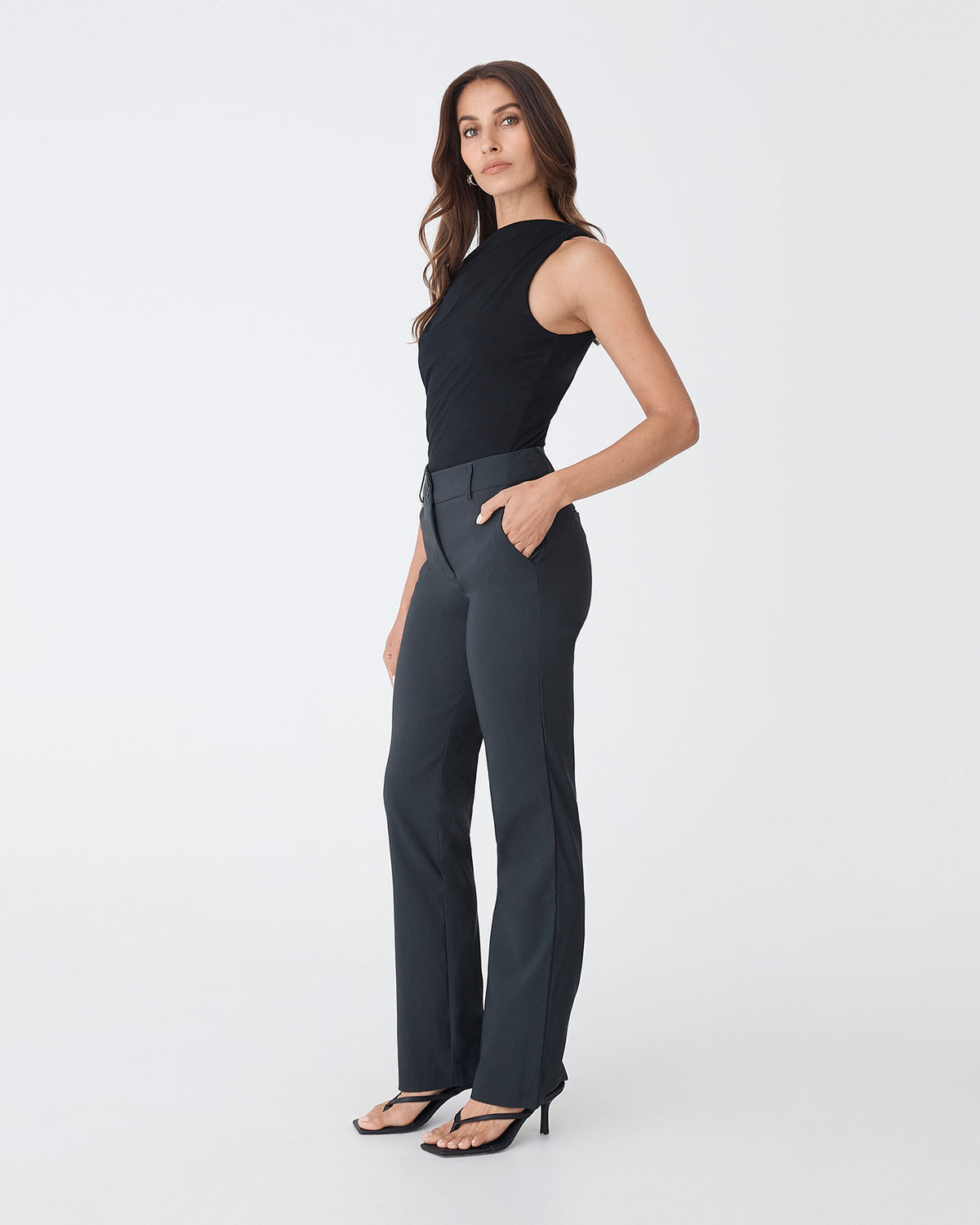 Annalee Classic Pants in grey — view 4
