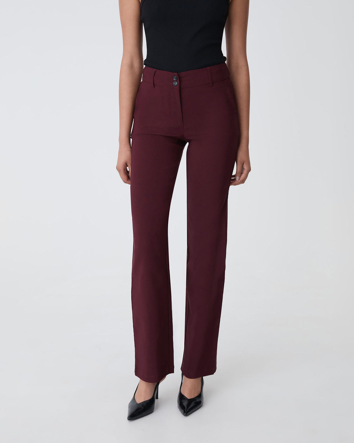Annalee Classic Pants in maroon — close-up view