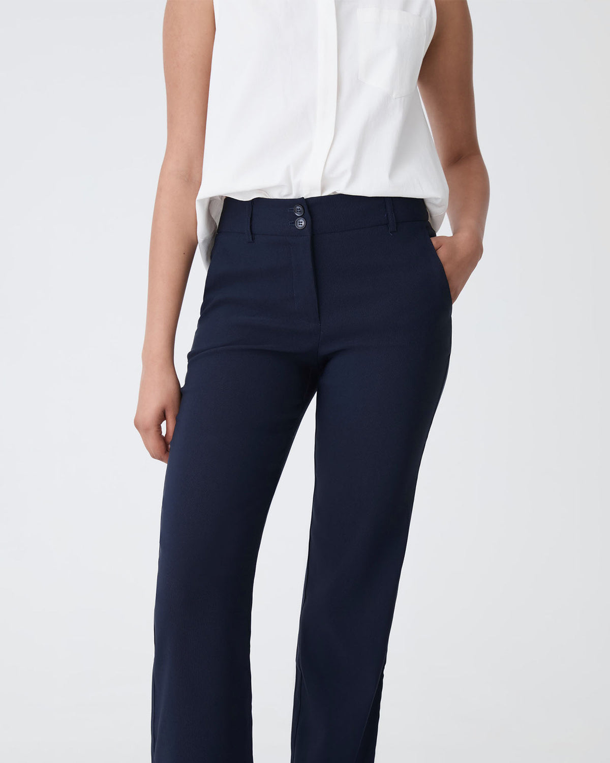 Annalee Classic Pants in navy — close-up view 2
