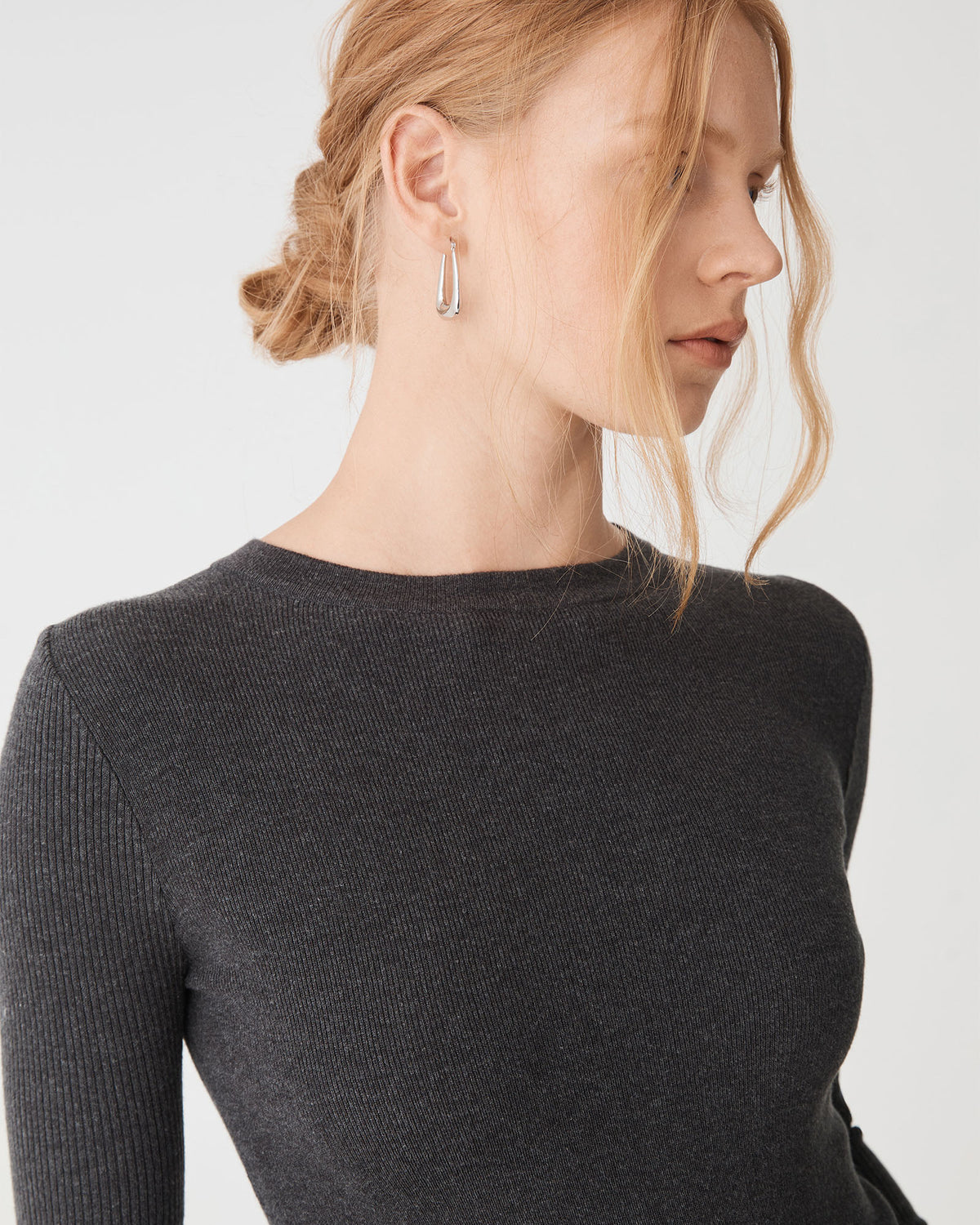 Tania Crew Neck Knit in charcoal — fabric detail