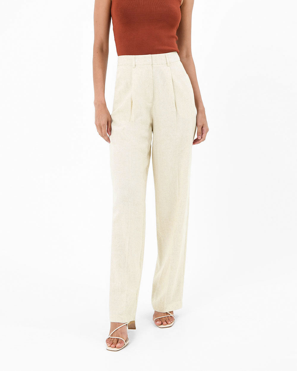 Lilit Linen Chambray Pant in butter — close-up view