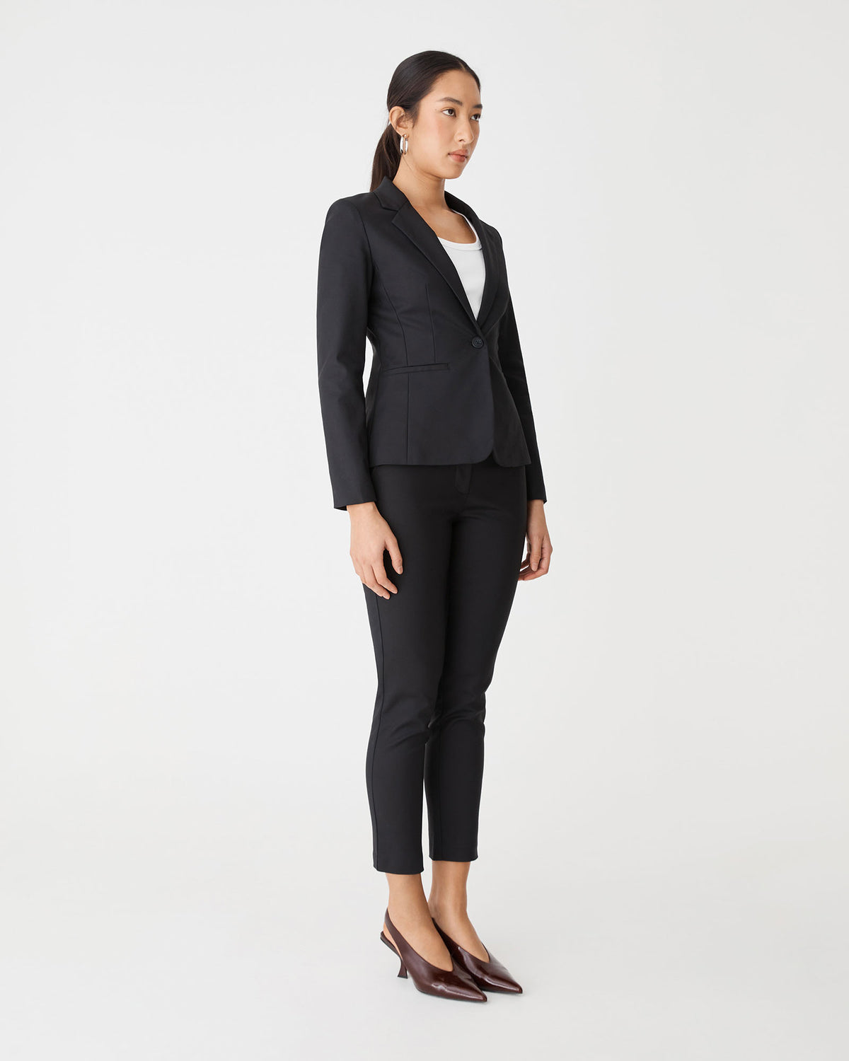 Safira High-Waist Trousers in black — side view
