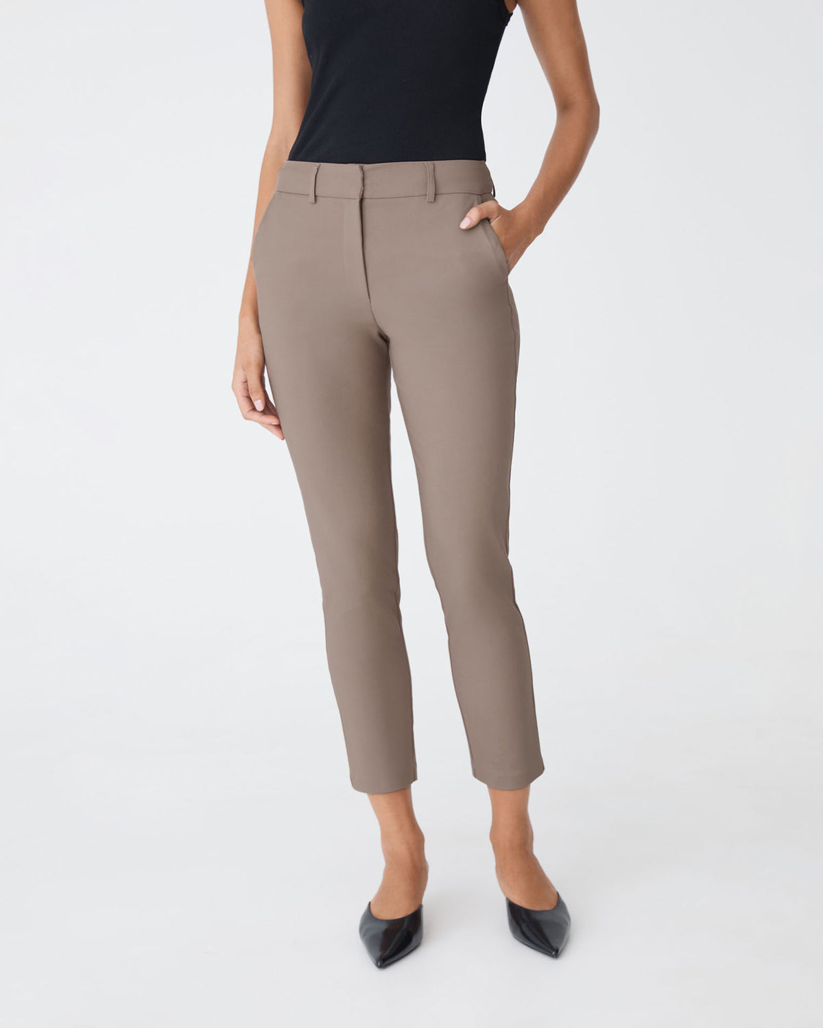 Safira High-Waist Trousers in walnut — close-up view