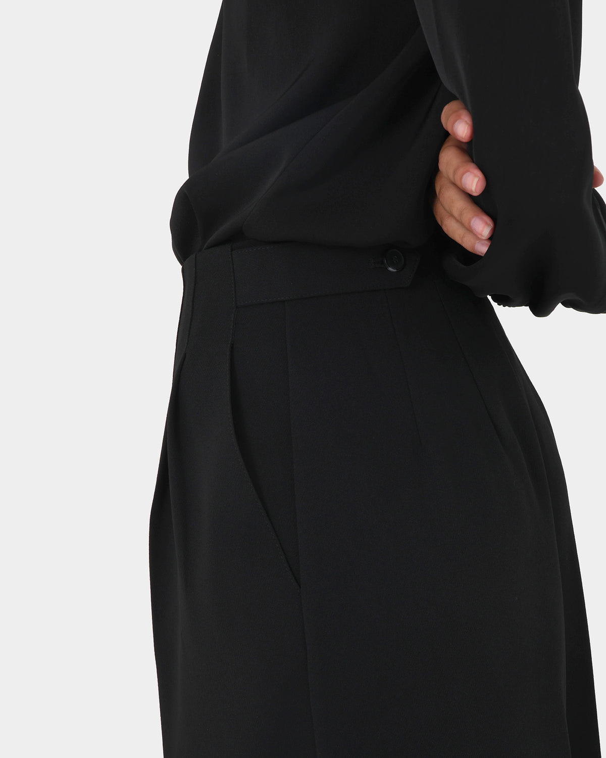 Domi Wide Culottes in black — fabric detail
