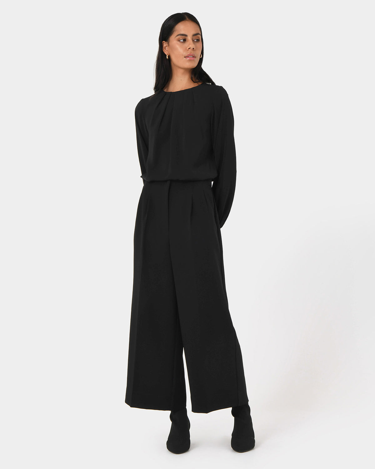 Domi Wide Culottes in black — full-length view