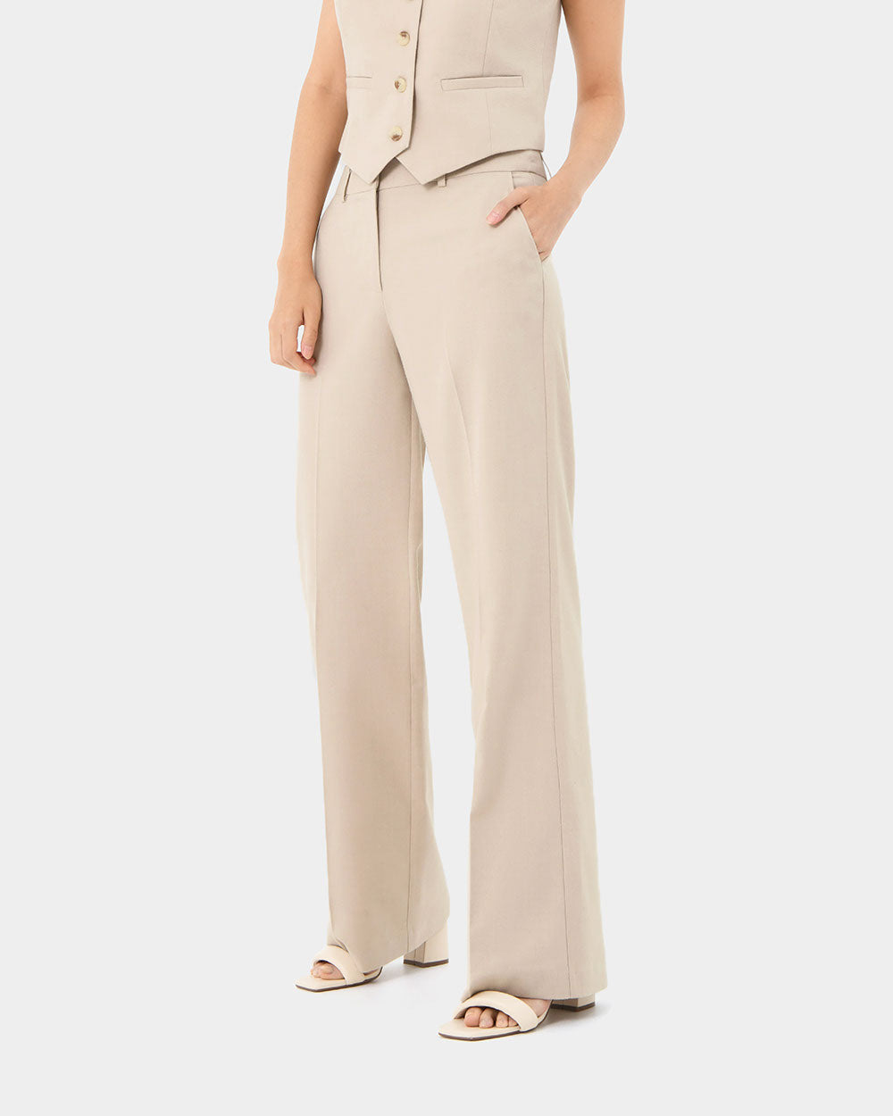 Mariel Wide Trousers in sand beige — close-up view
