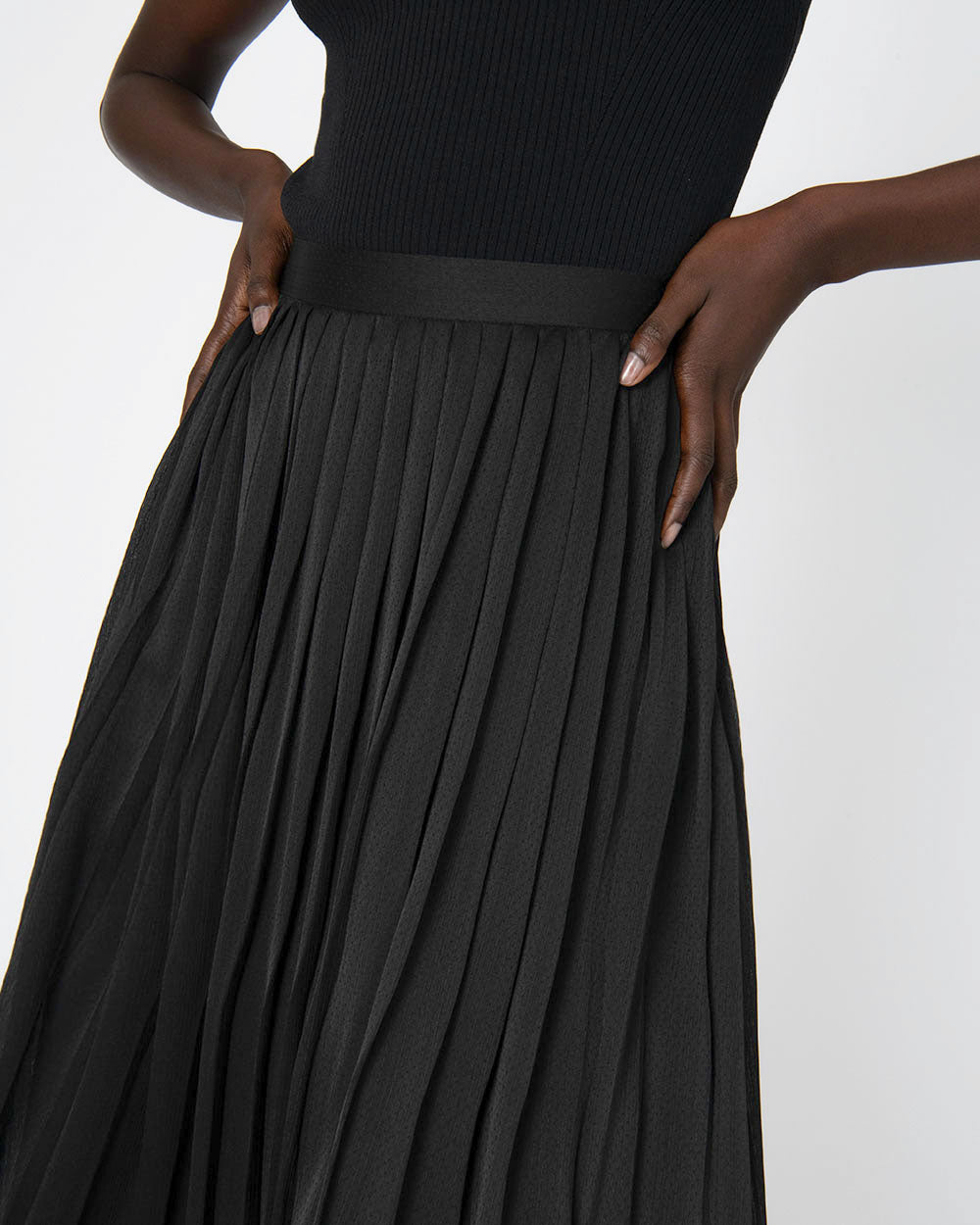 Rosy Pleated Skirt in black — fabric detail