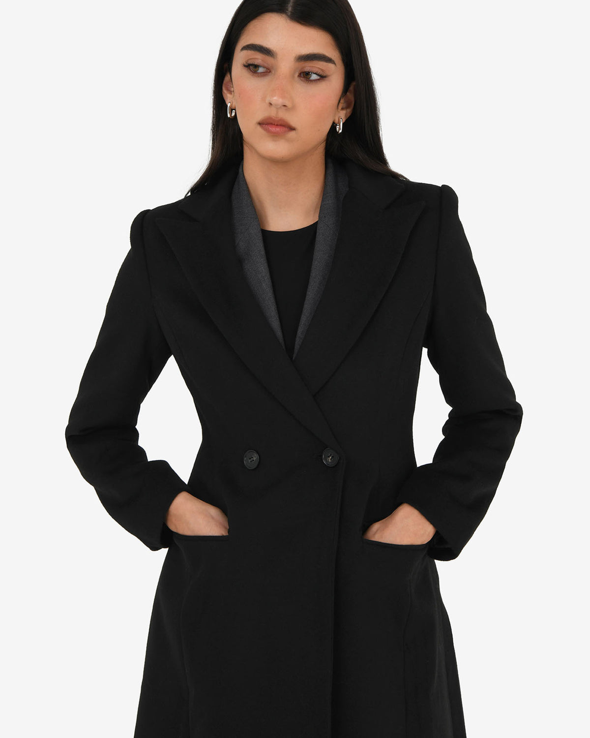 Skylar Hourglass Coat in black — close-up view 2