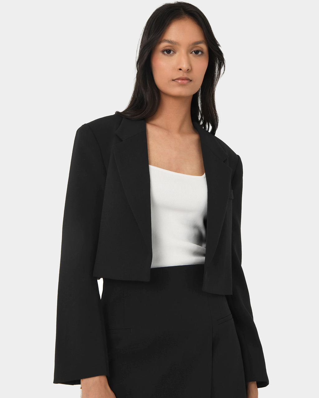Nikki Cropped Blazer in black — close-up view 2