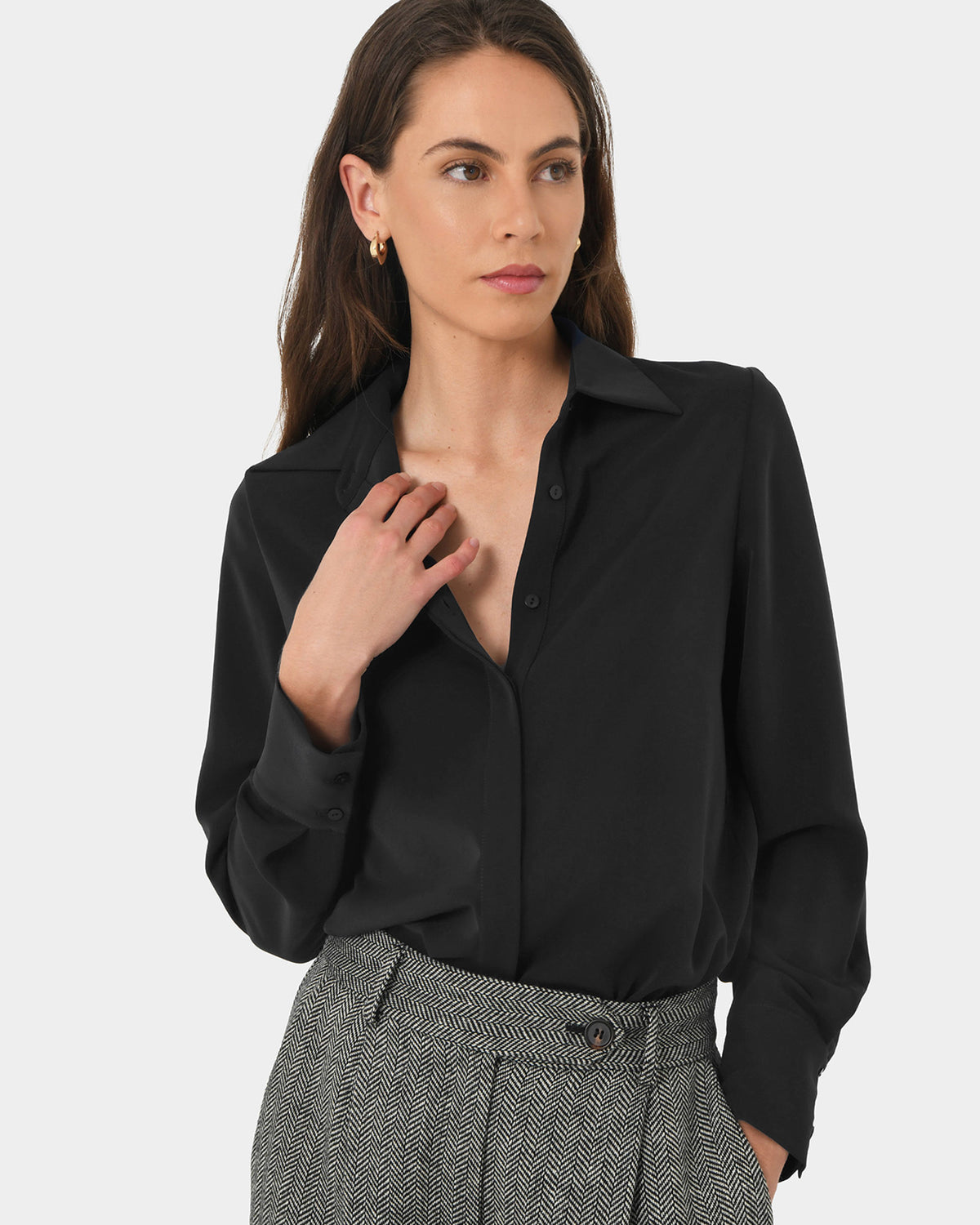 Robin Collared Blouse in black — close-up view