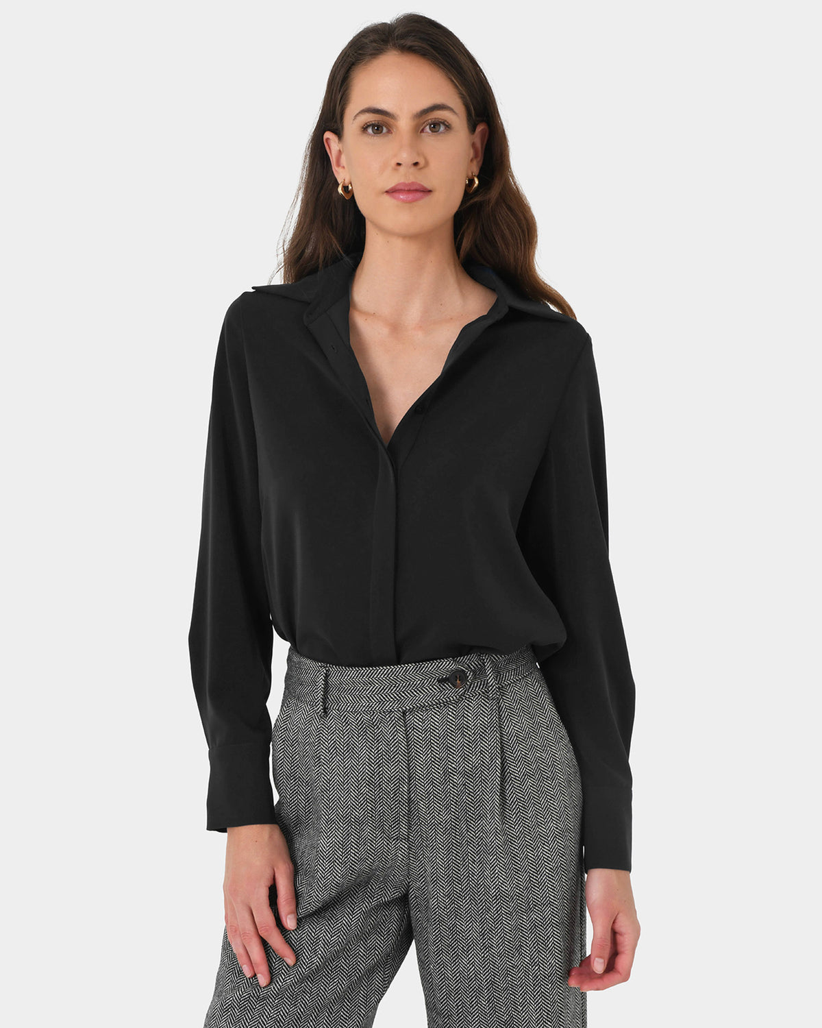 Robin Collared Blouse in black — close-up view 2