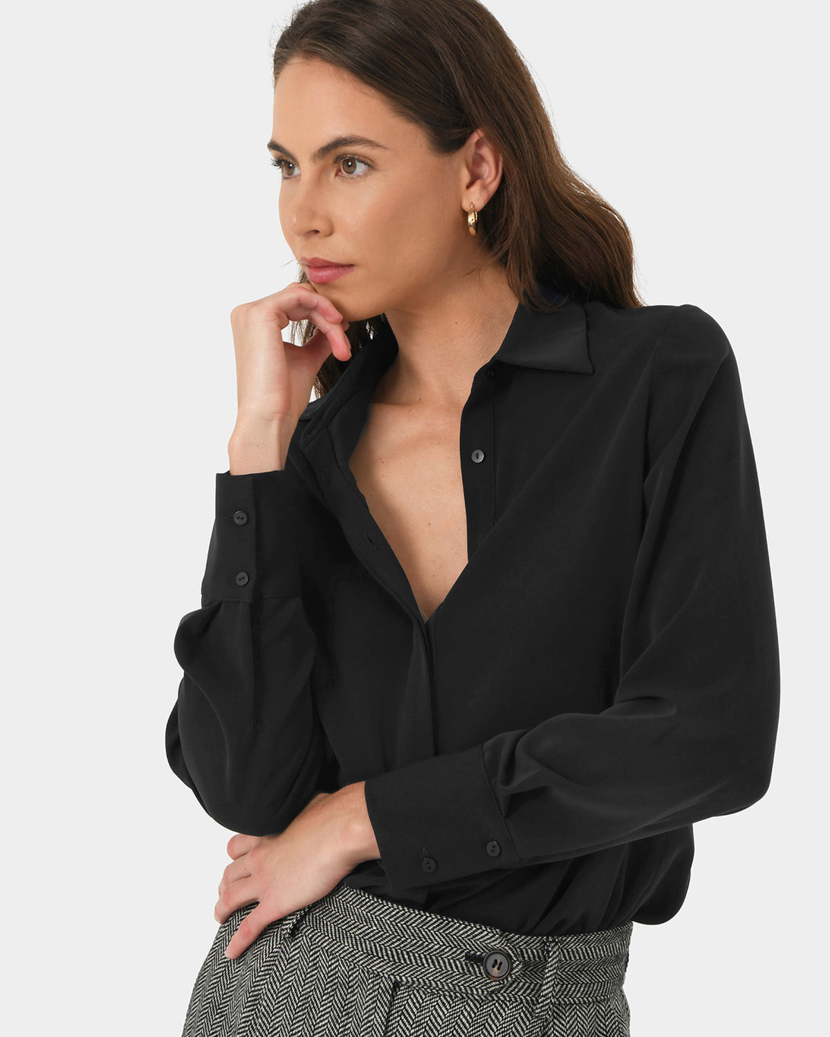 Robin Collared Blouse in black — close-up view 3