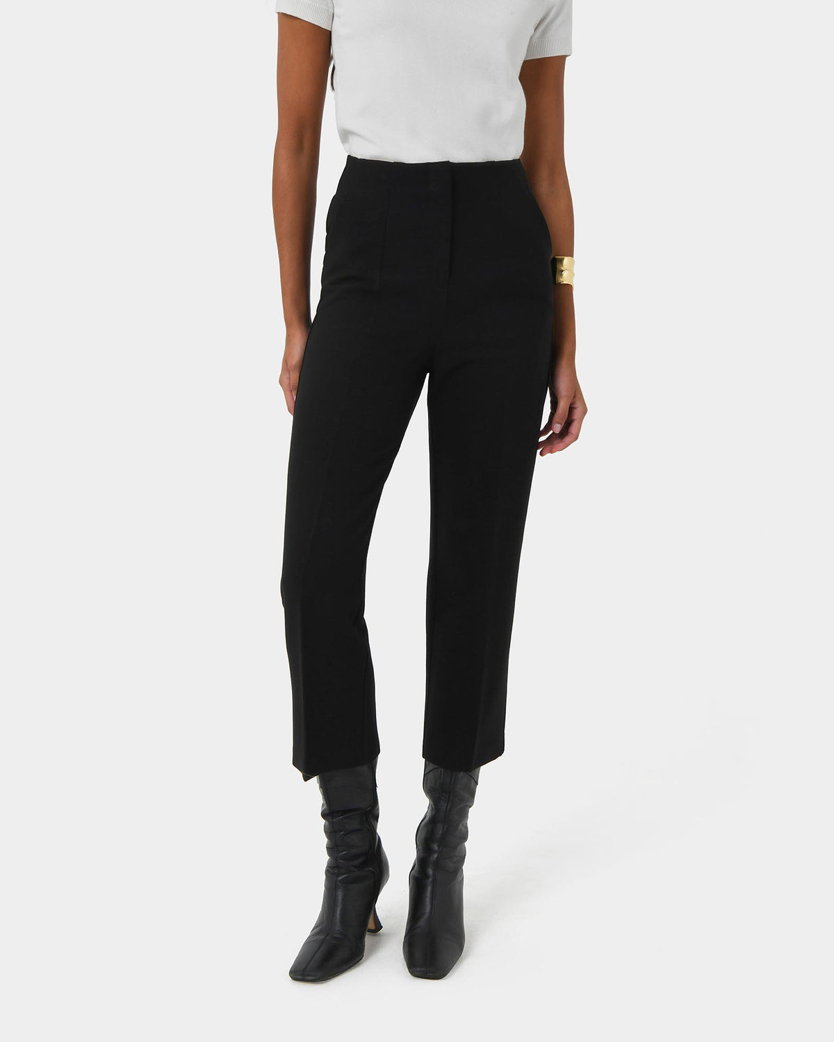 Lee Tailored Crop Pants in black — close-up view