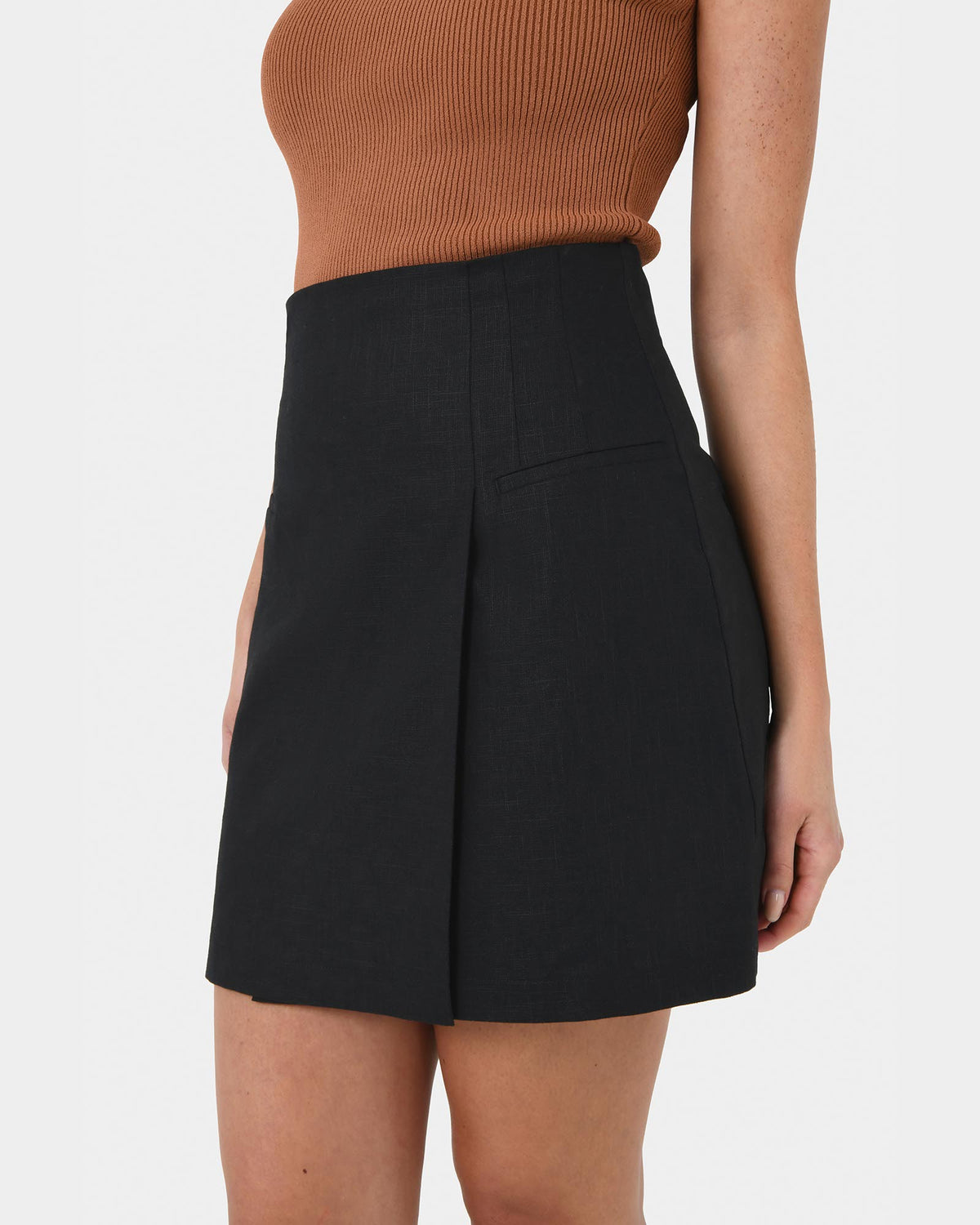 Nia Mini Linen Skirt in black — fabric detail