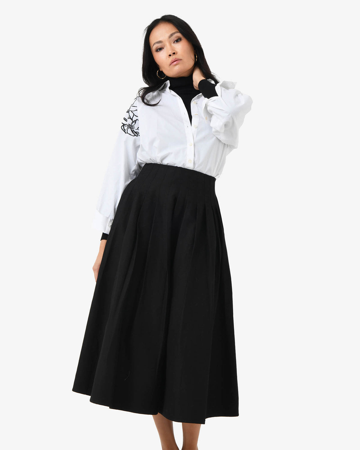 Heira Pleated Midi Skirt in black — close-up view 3