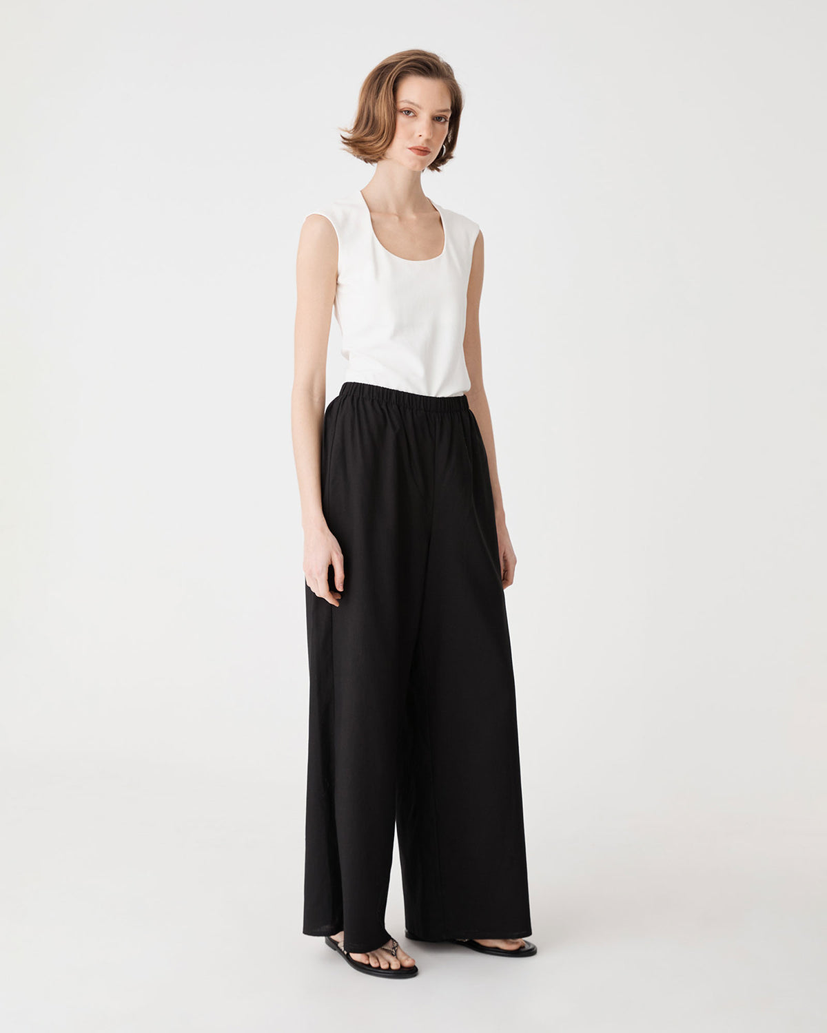 Jazie Tencel Linen Pants in black — side view