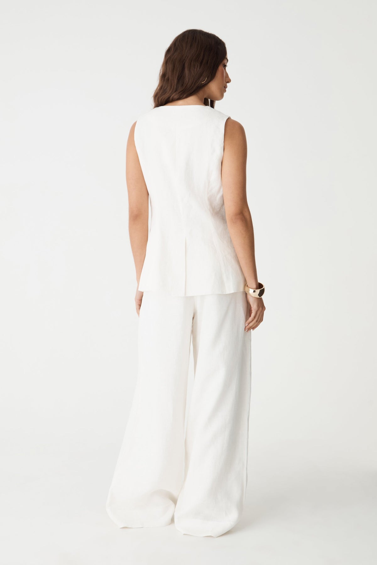Ami V-Neck Linen Vest