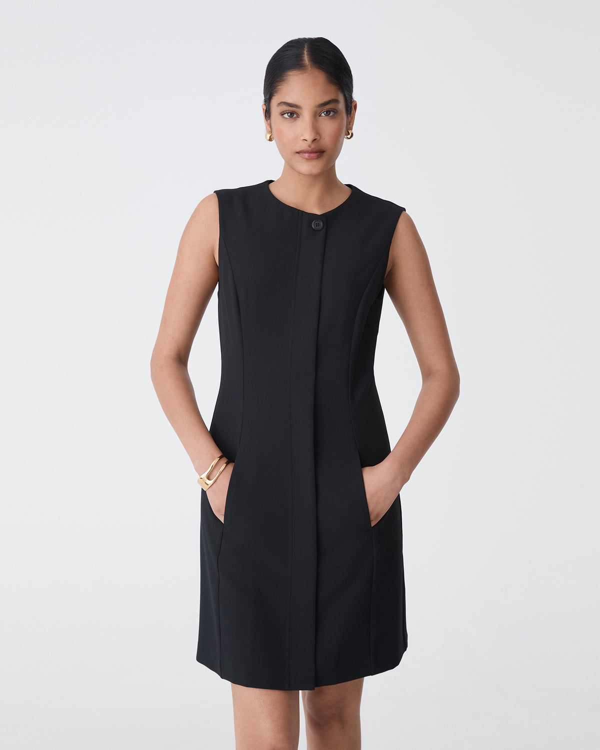 Pera Concealed Panel Dress in black — close-up view 2
