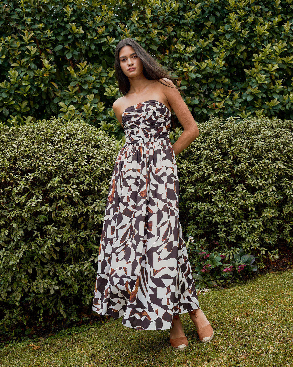 Hazel Printed Strapless Dress in brown retro — alternate view