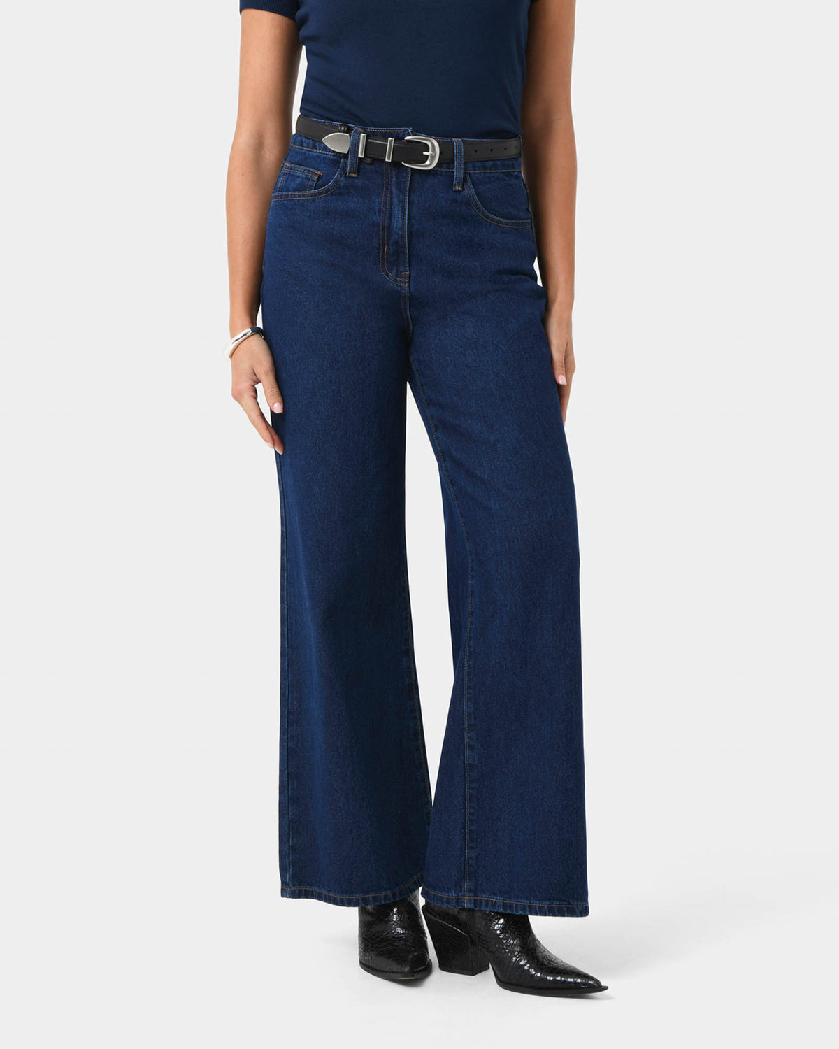 Carmen Wide Leg Jeans in indigo blue — close-up view