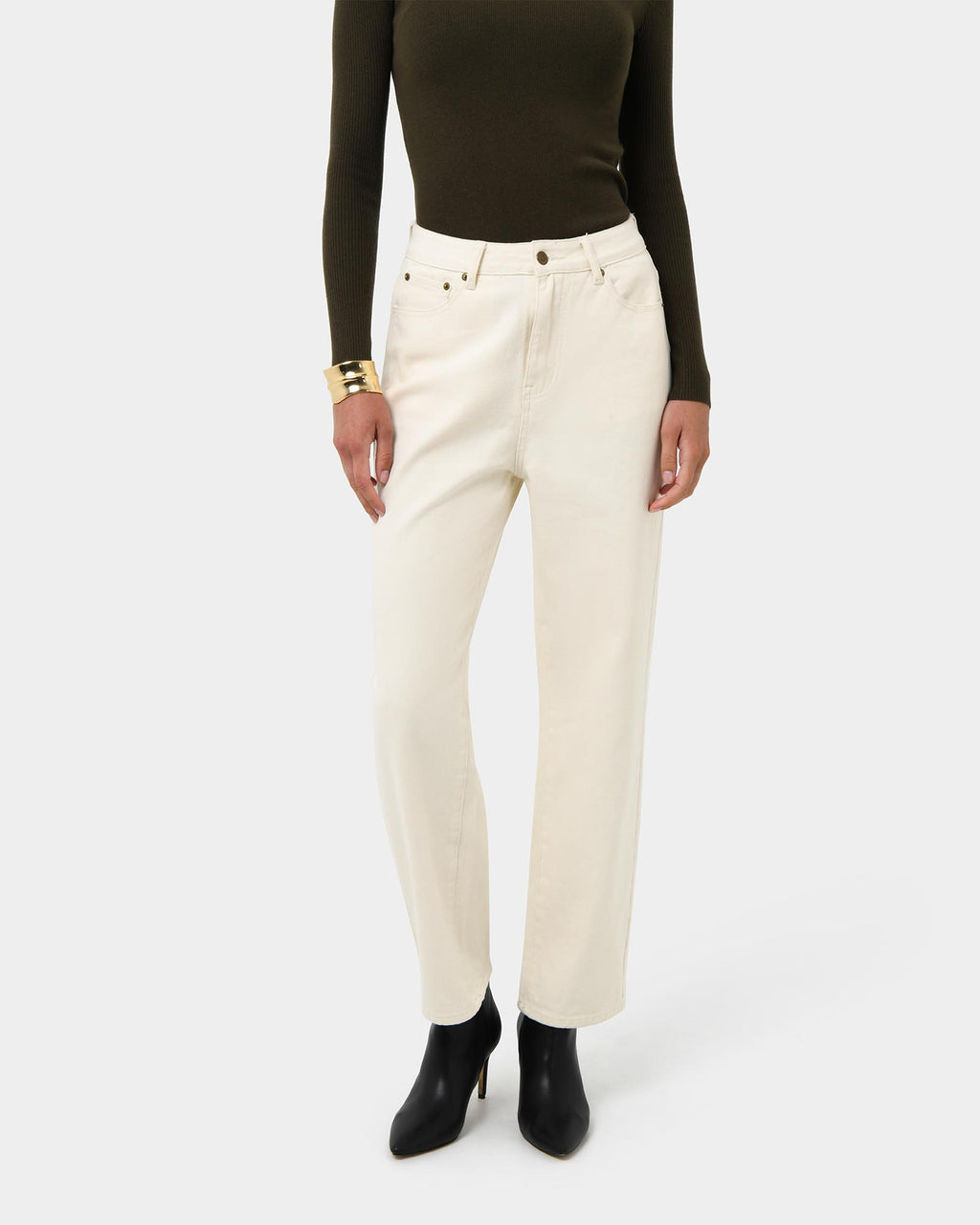 Alex Boyfriend Jeans in ecru — close-up view