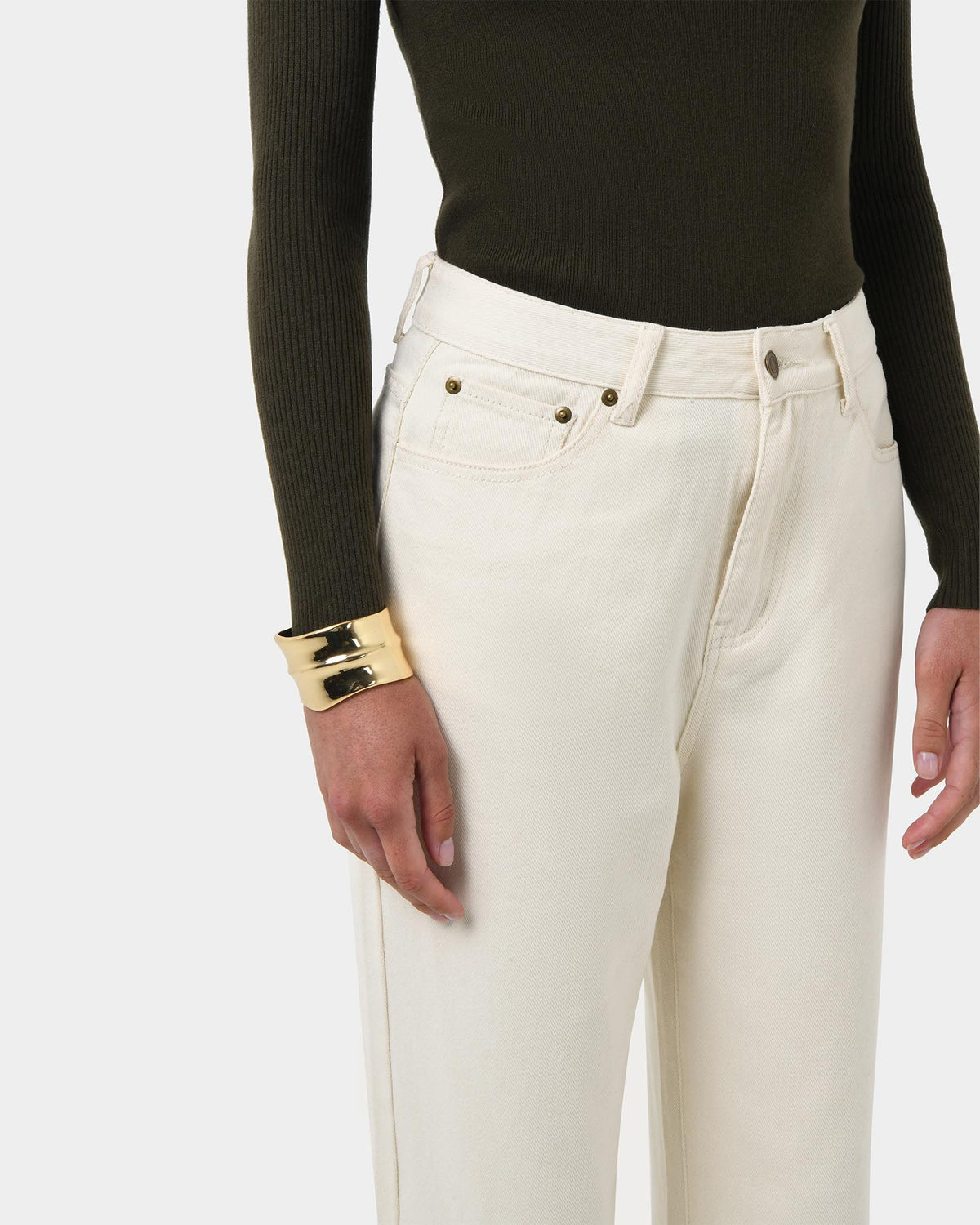 Alex Boyfriend Jeans in ecru — fabric detail