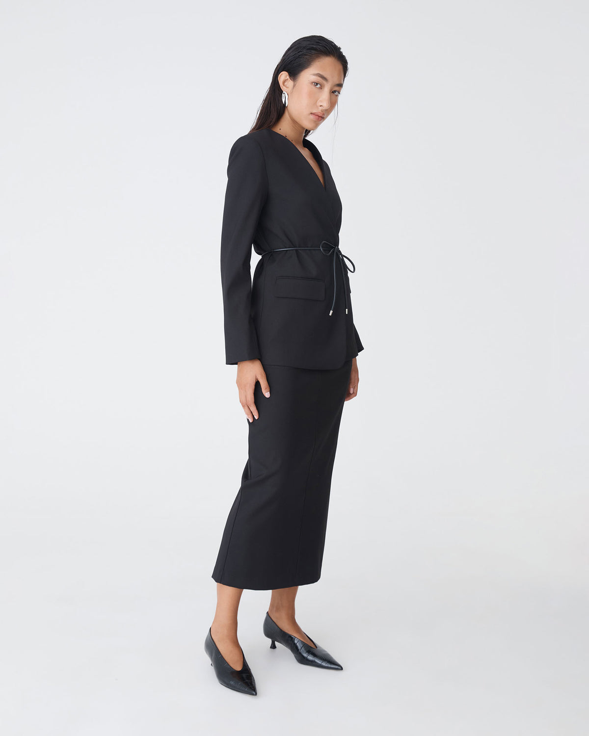 Aaria Collarless Blazer in black — side view 2