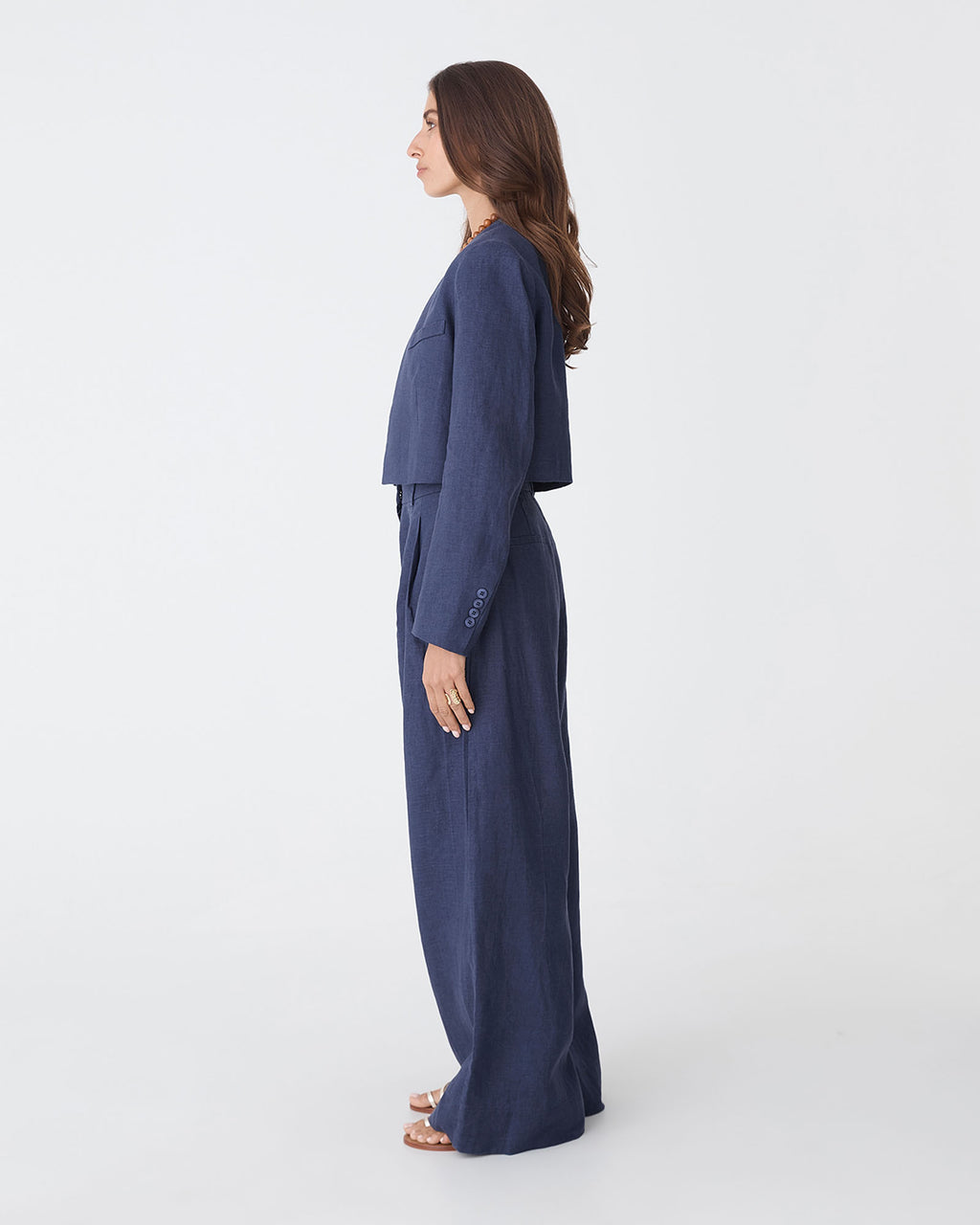 Ami Cropped Linen Jacket in wash navy — side view
