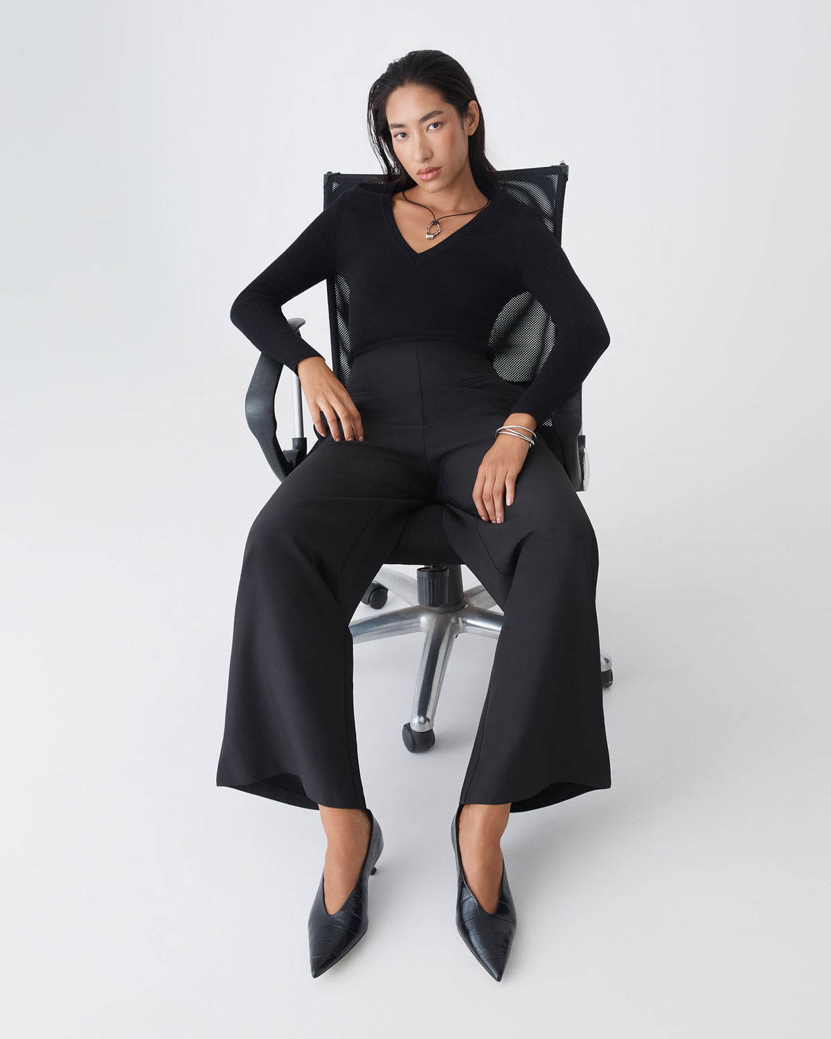 Vicky V-Neck Knit in black — alternate view