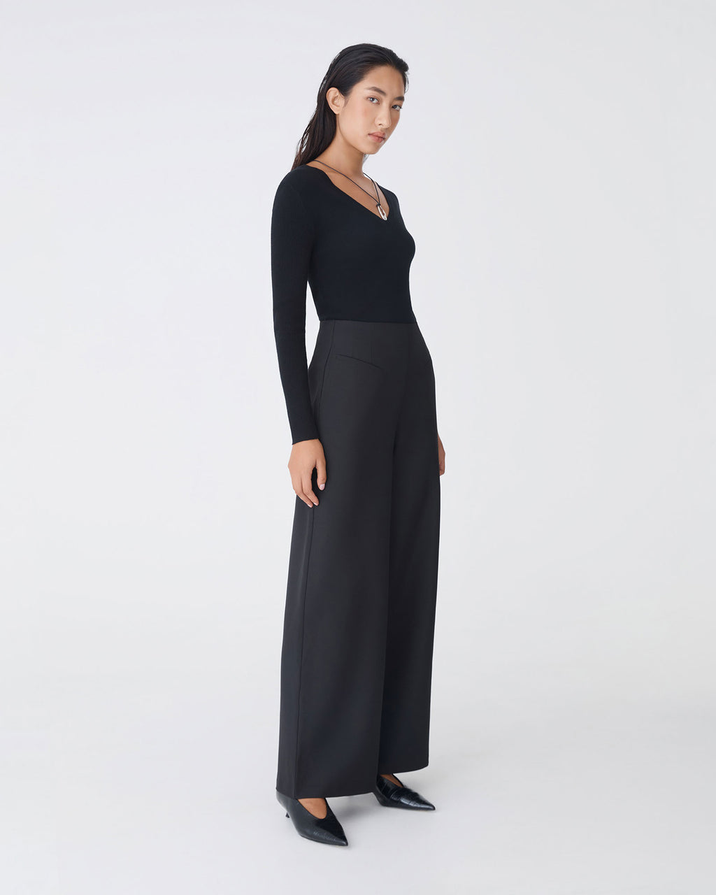 Vicky V-Neck Knit in black — side view
