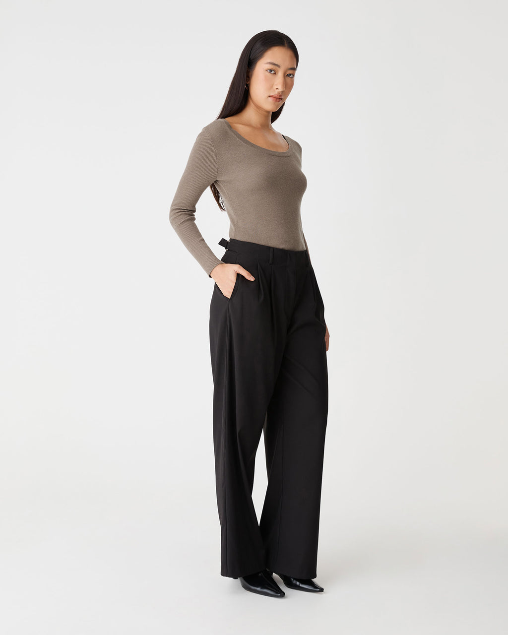 Samira Scoop Neck Knit in mushroom — side view