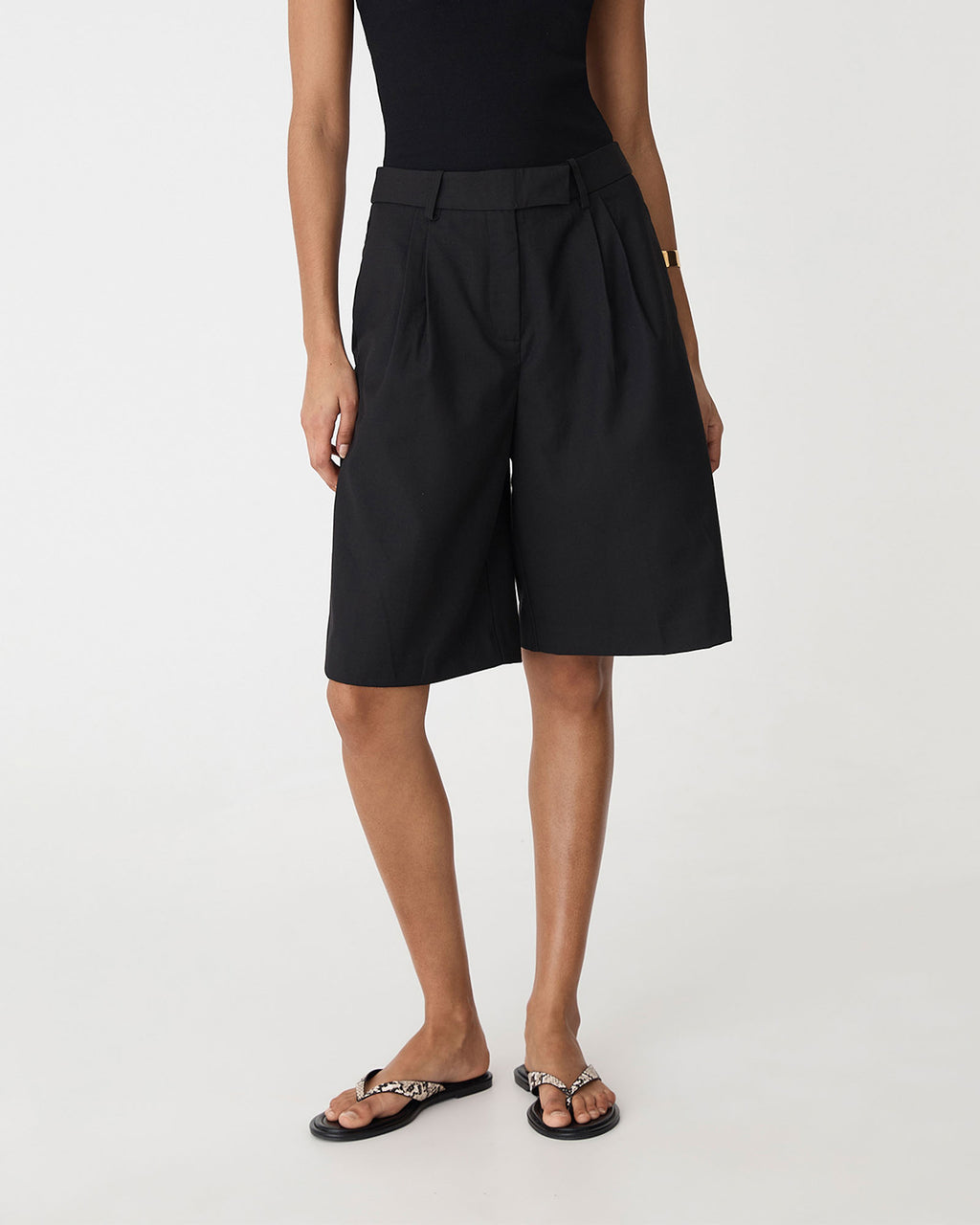 Sonique Tailored Short in black — close-up view