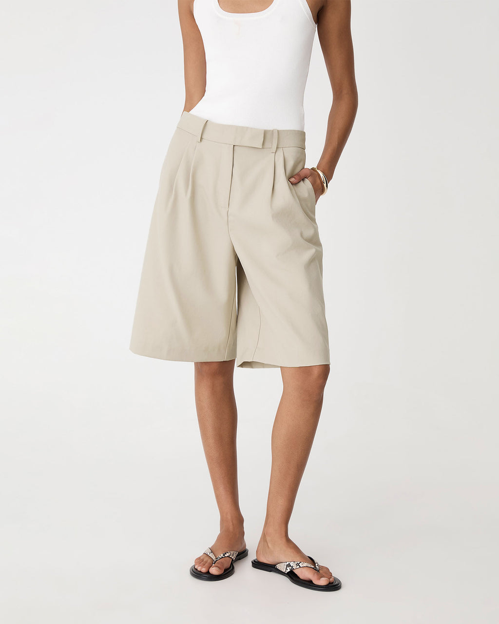 Sonique Tailored Short in sand — close-up view