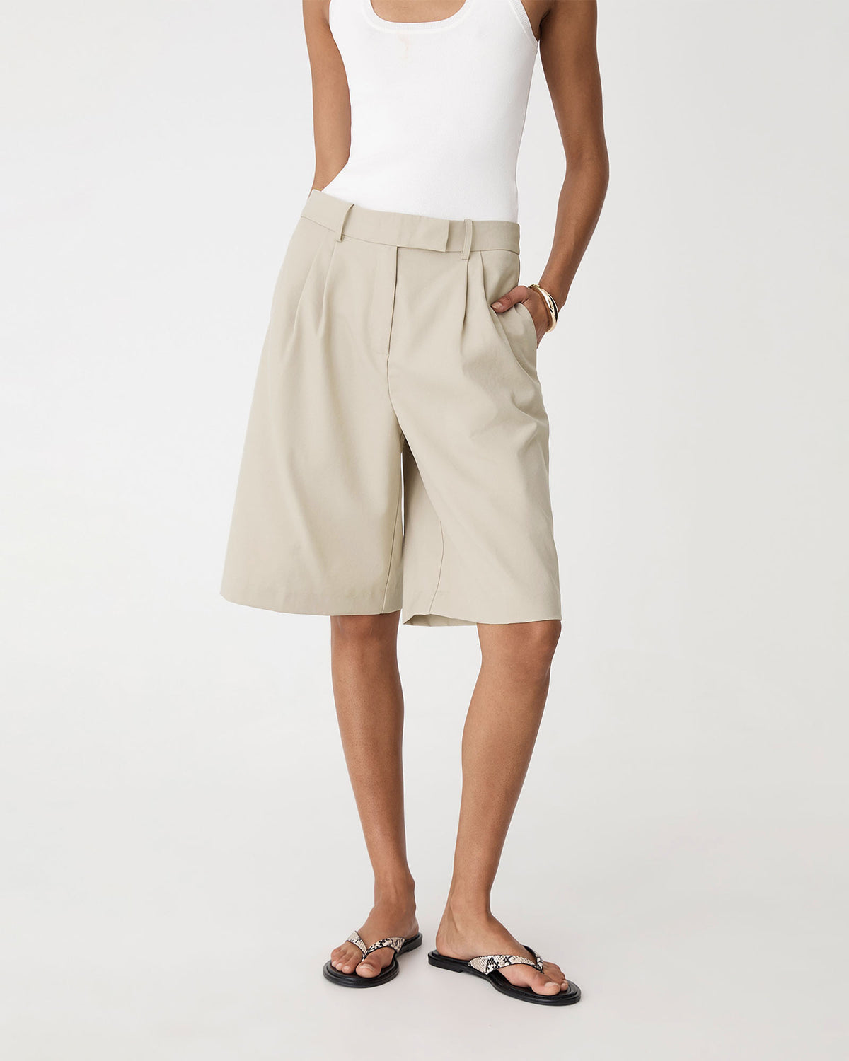 Sonique Tailored Short in sand — close-up view