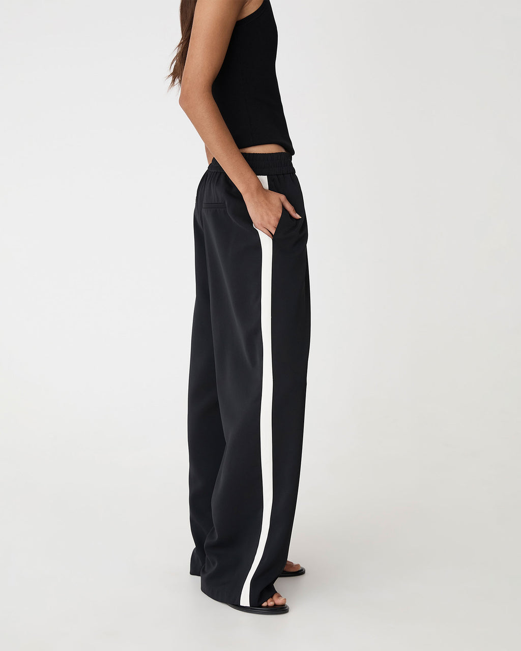 Alla Contrast Elastic Pants in black ivory — side view