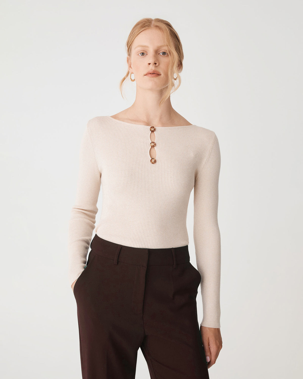 Merid Tailored Pants in espresso — close-up view