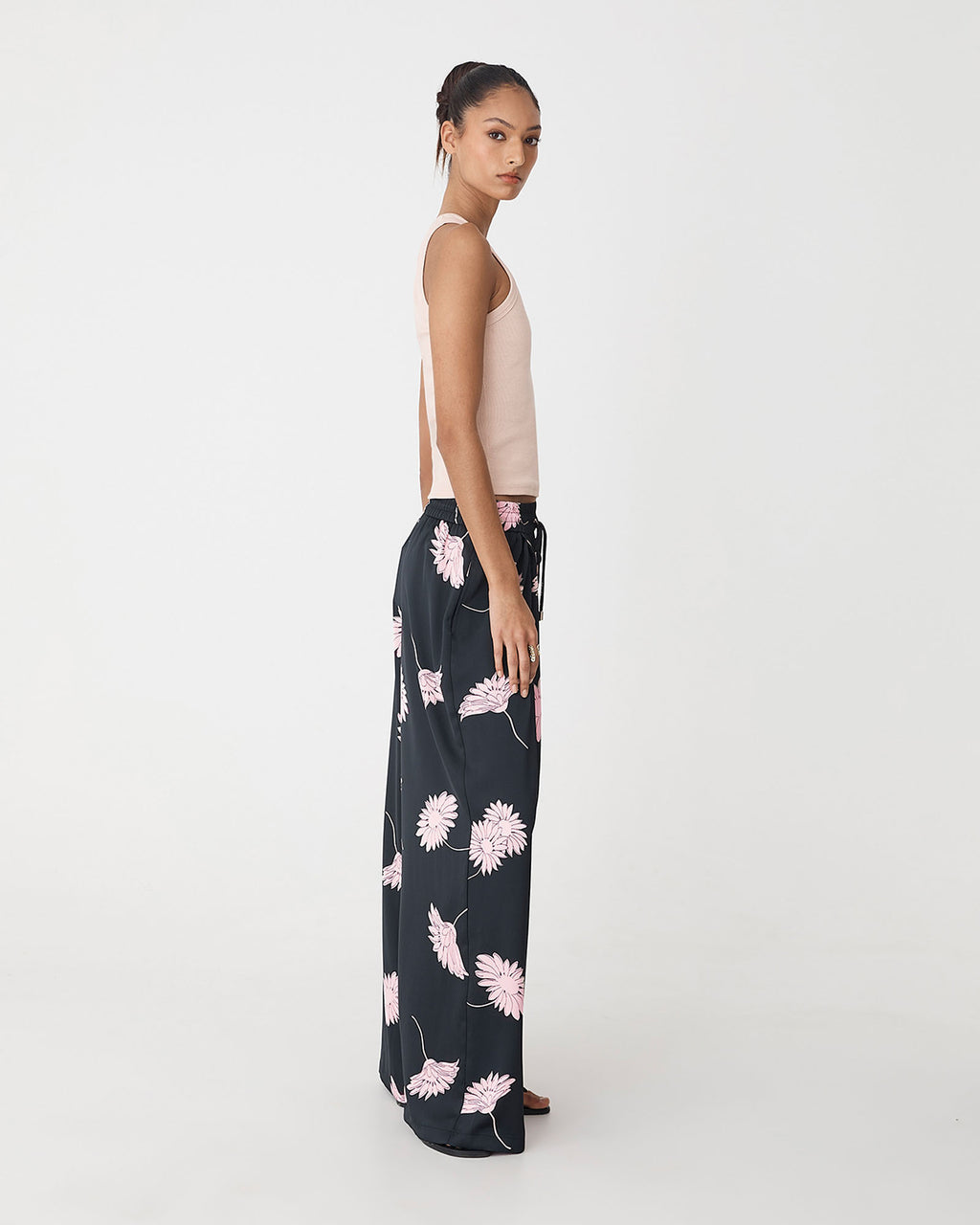 Felicia Satin Elastic pants in black pink — side view
