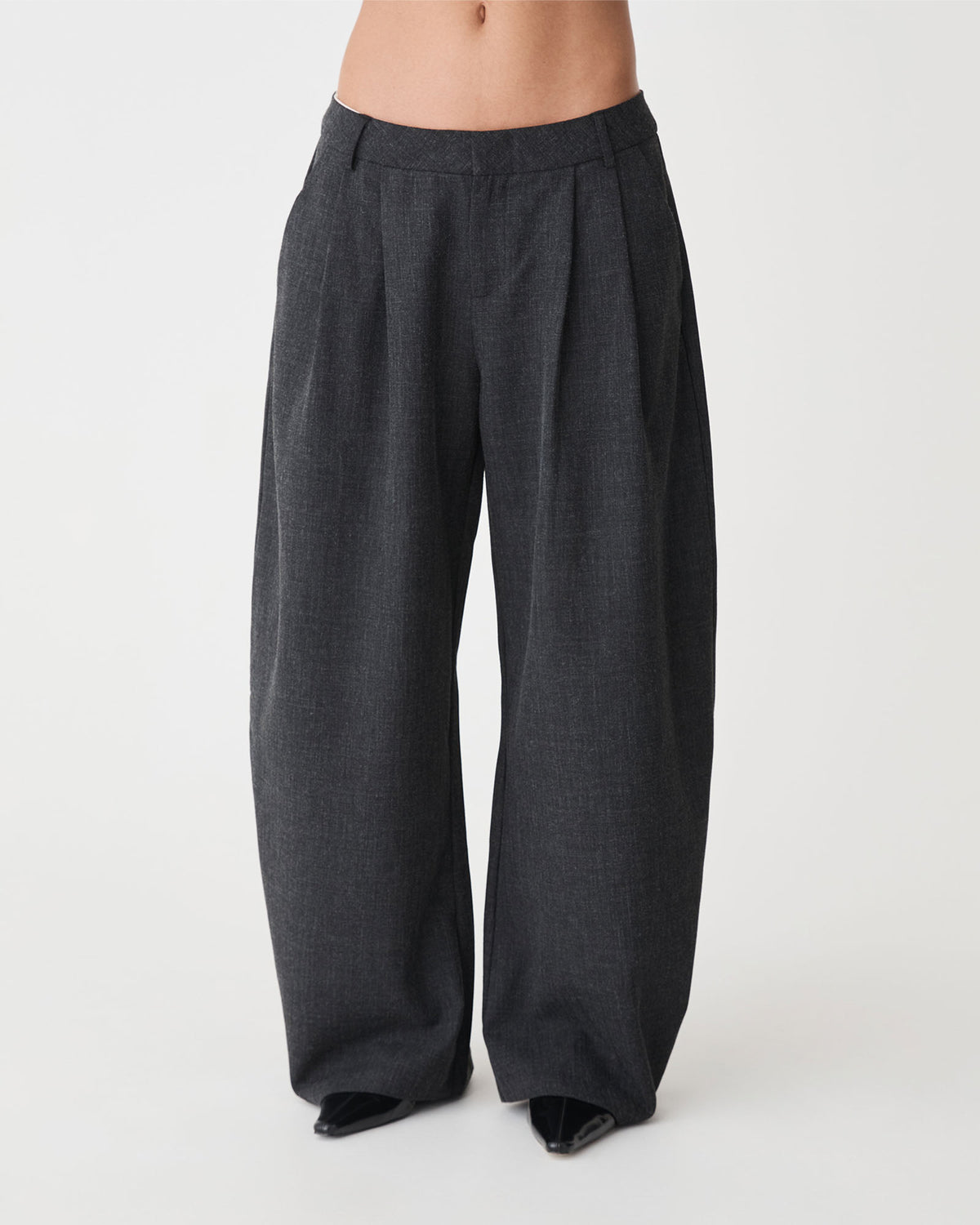 Pippa Barrel Leg Pant in charcoal — close-up view 3