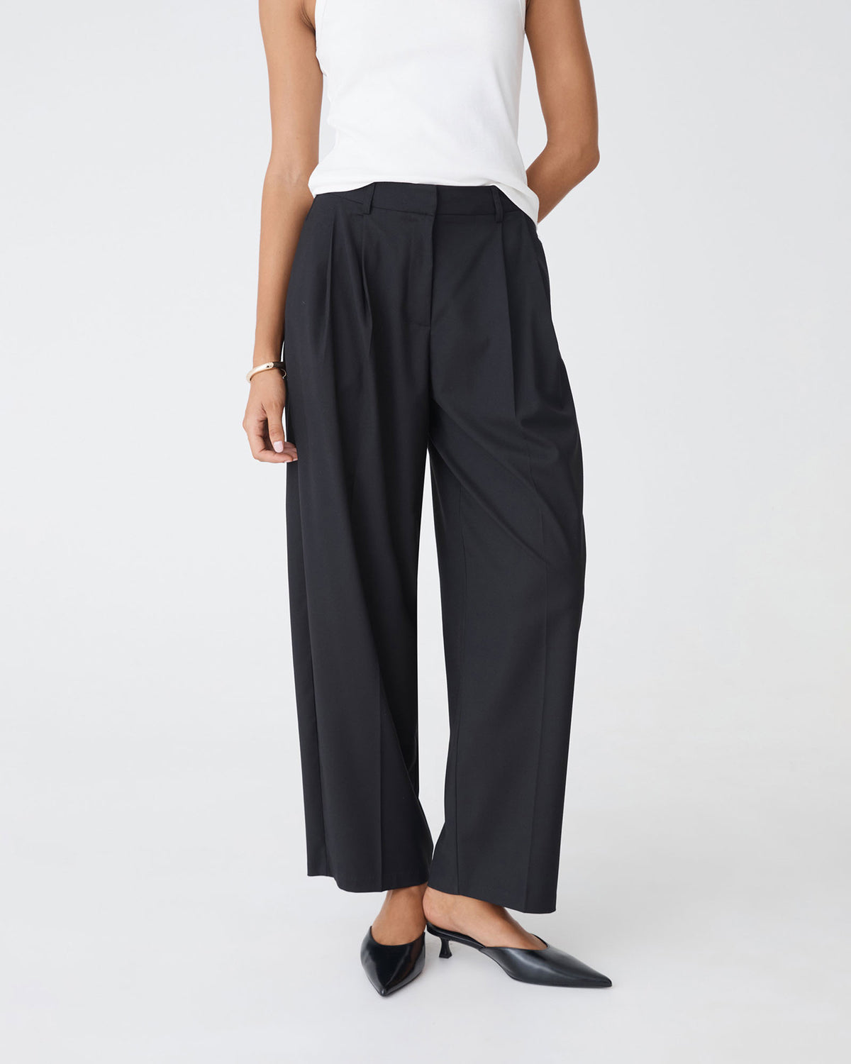 Matilda Relaxed Barrel Pants in black — close-up view