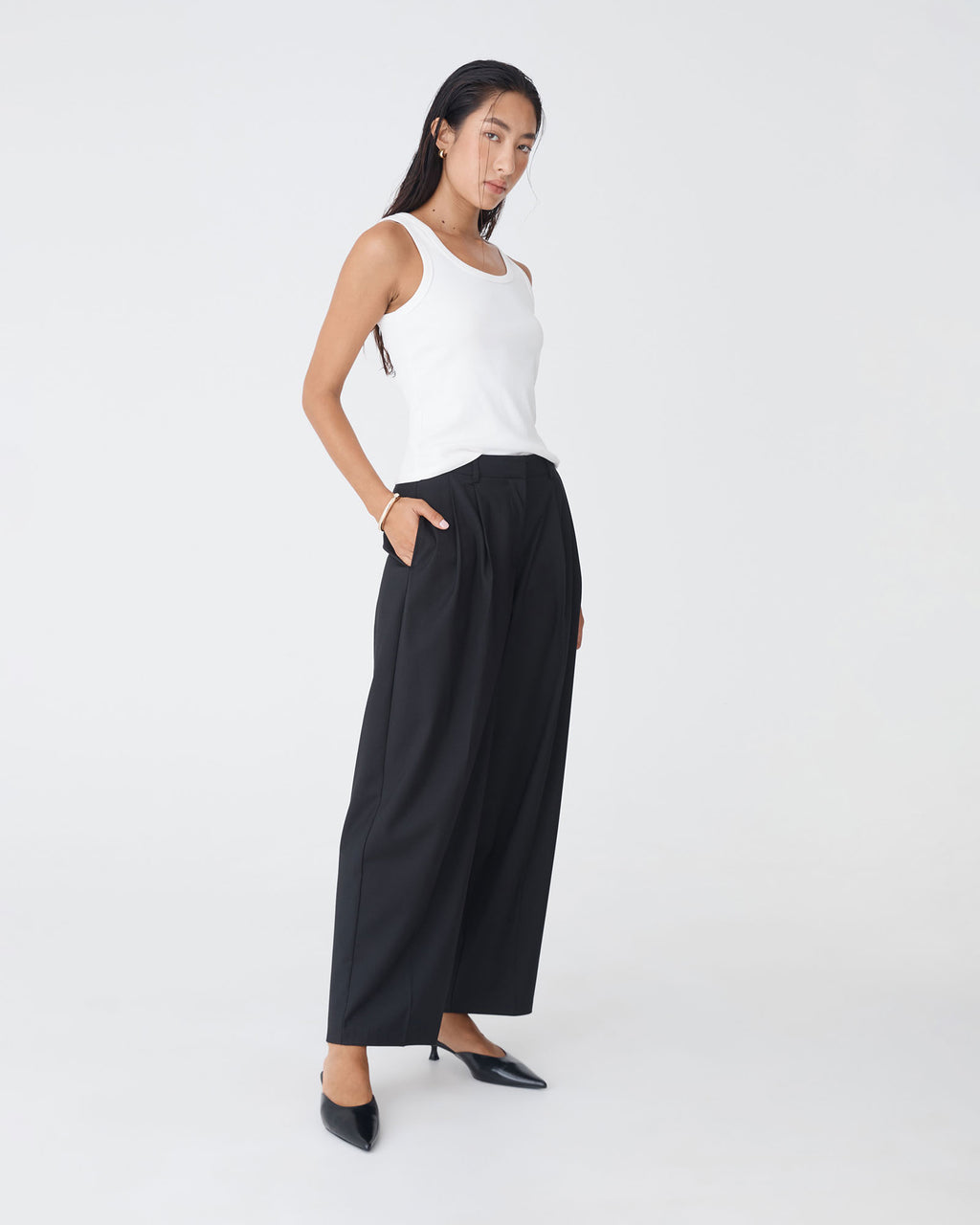 Matilda Relaxed Barrel Pants in black — side view