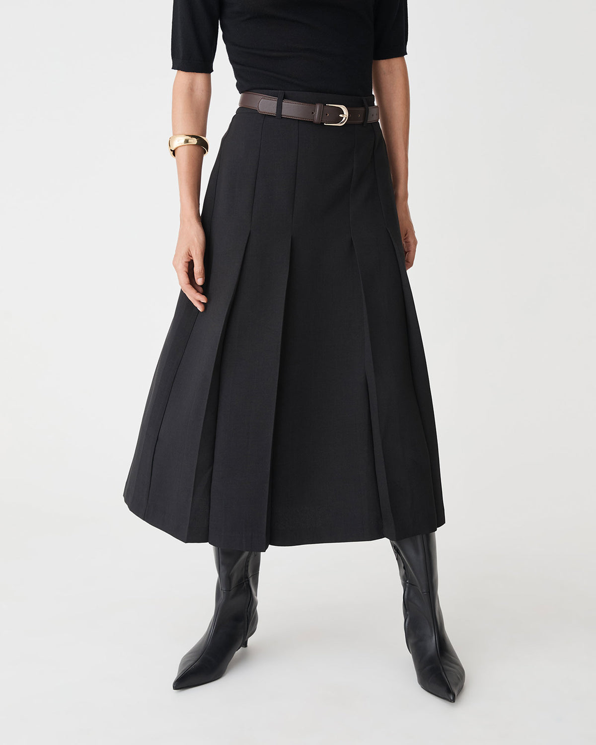 Evelyn Pleated Skirt in black — close-up view
