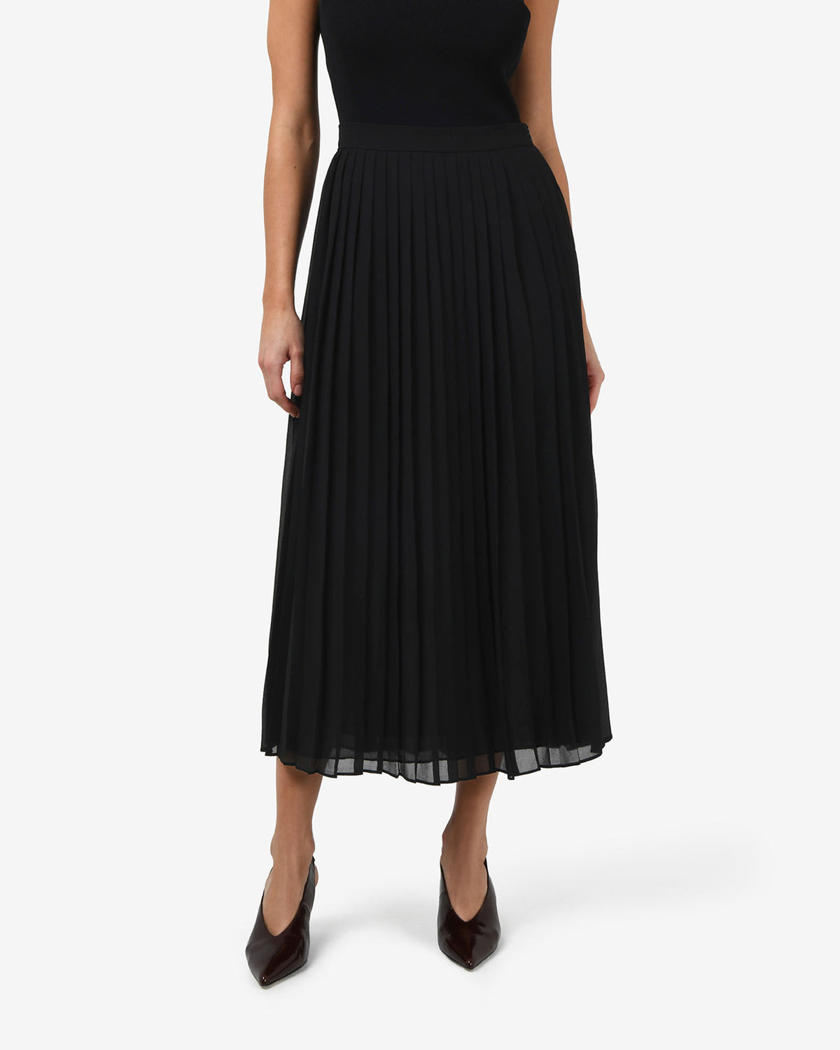 Melina Pleated Skirt in black — close-up view