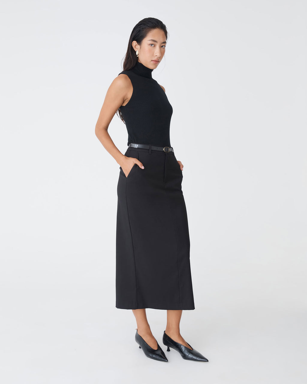 Aaria Column Skirt in black — side view