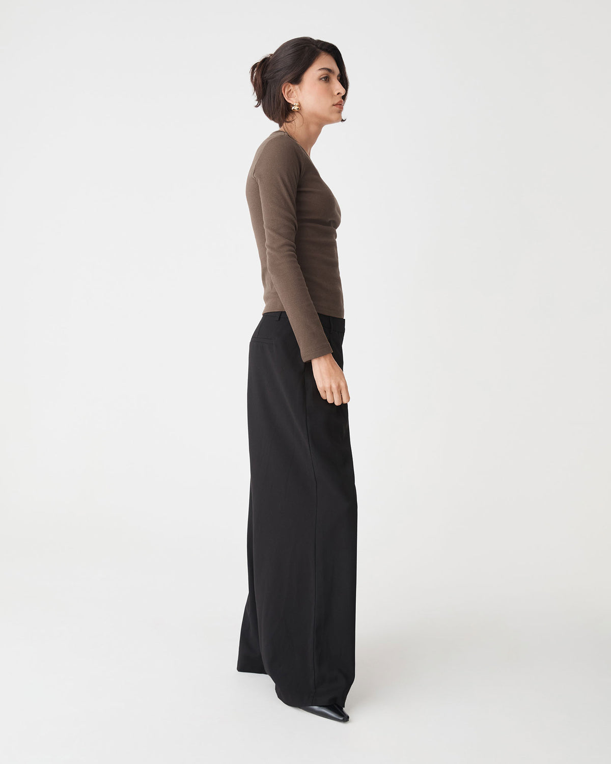 Devon Long Sleeve Rib Tee in chocolate — side view