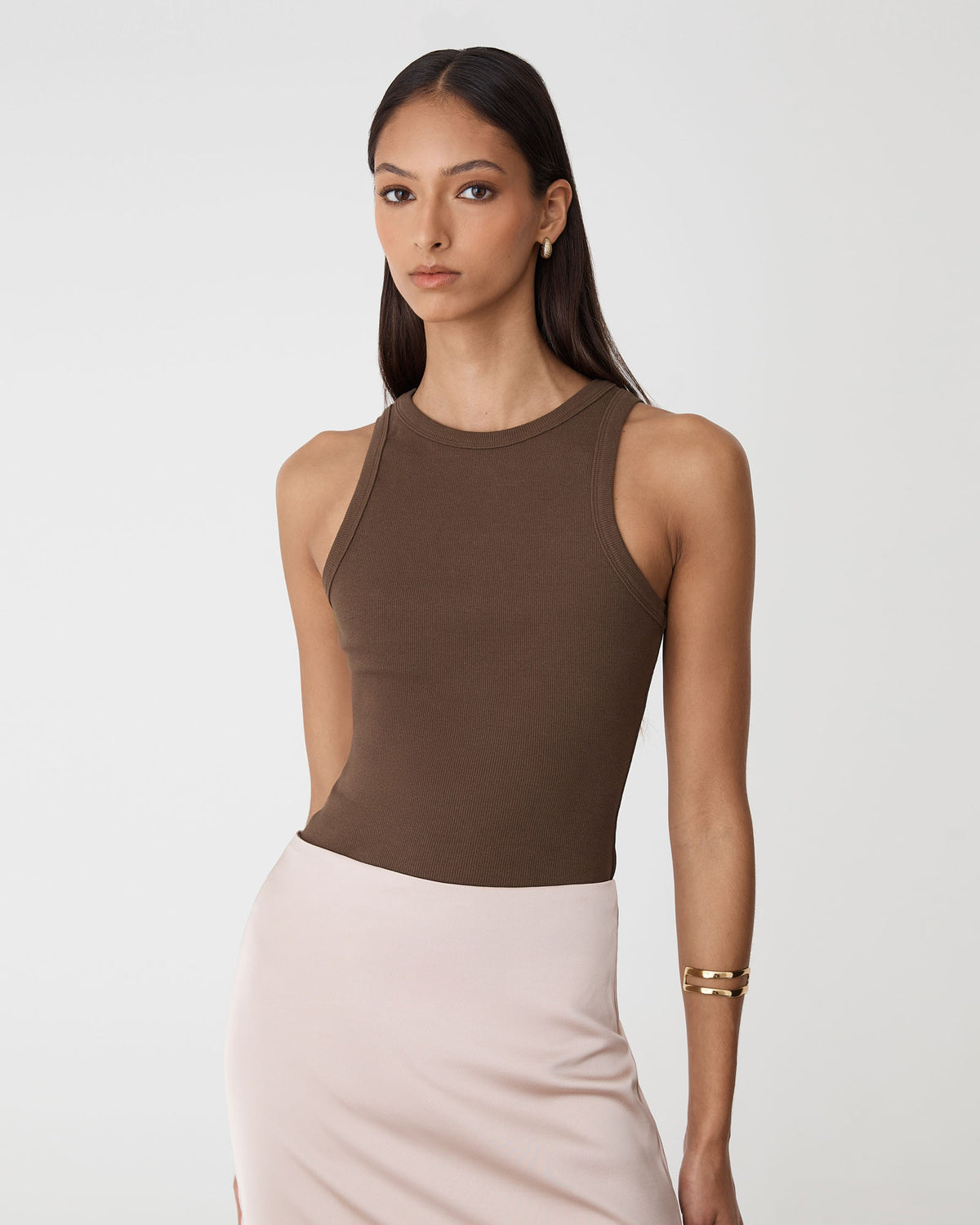 Devon Cotton Singlet in chocolate — close-up view