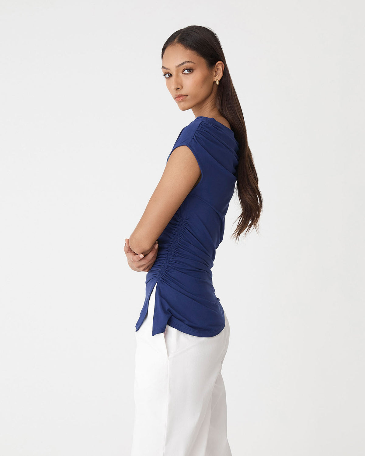 Keeley Bamboo Split Hem Top in navy — side view 2