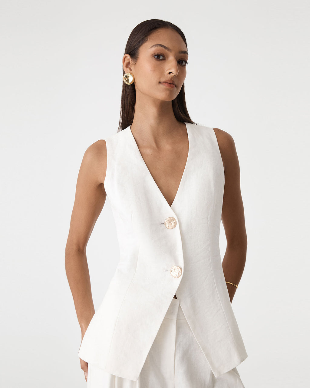 Ami V-Neck Linen Vest in white — close-up view