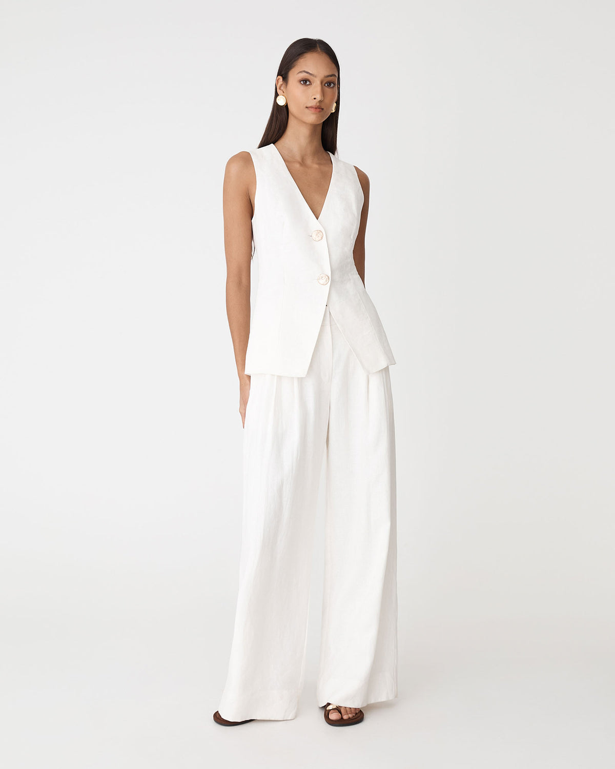 Ami V-Neck Linen Vest in white — full-length view