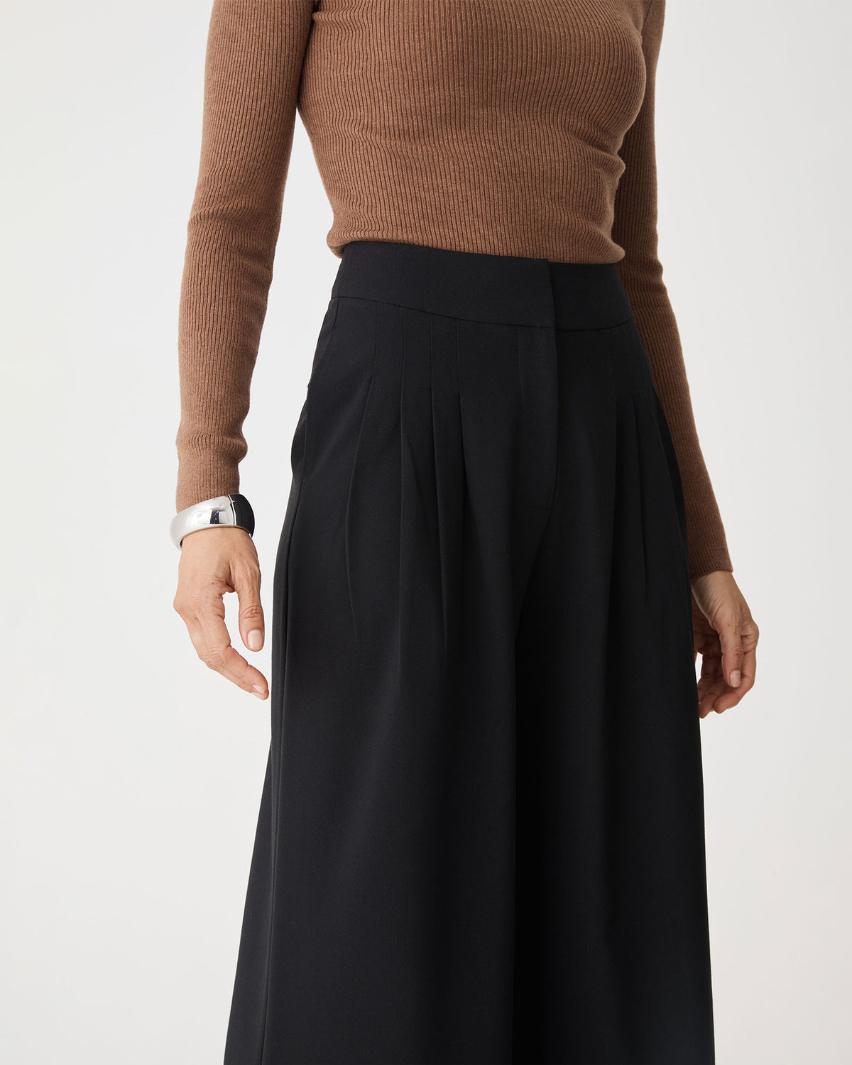 Parker Pleated Pants in black — fabric detail