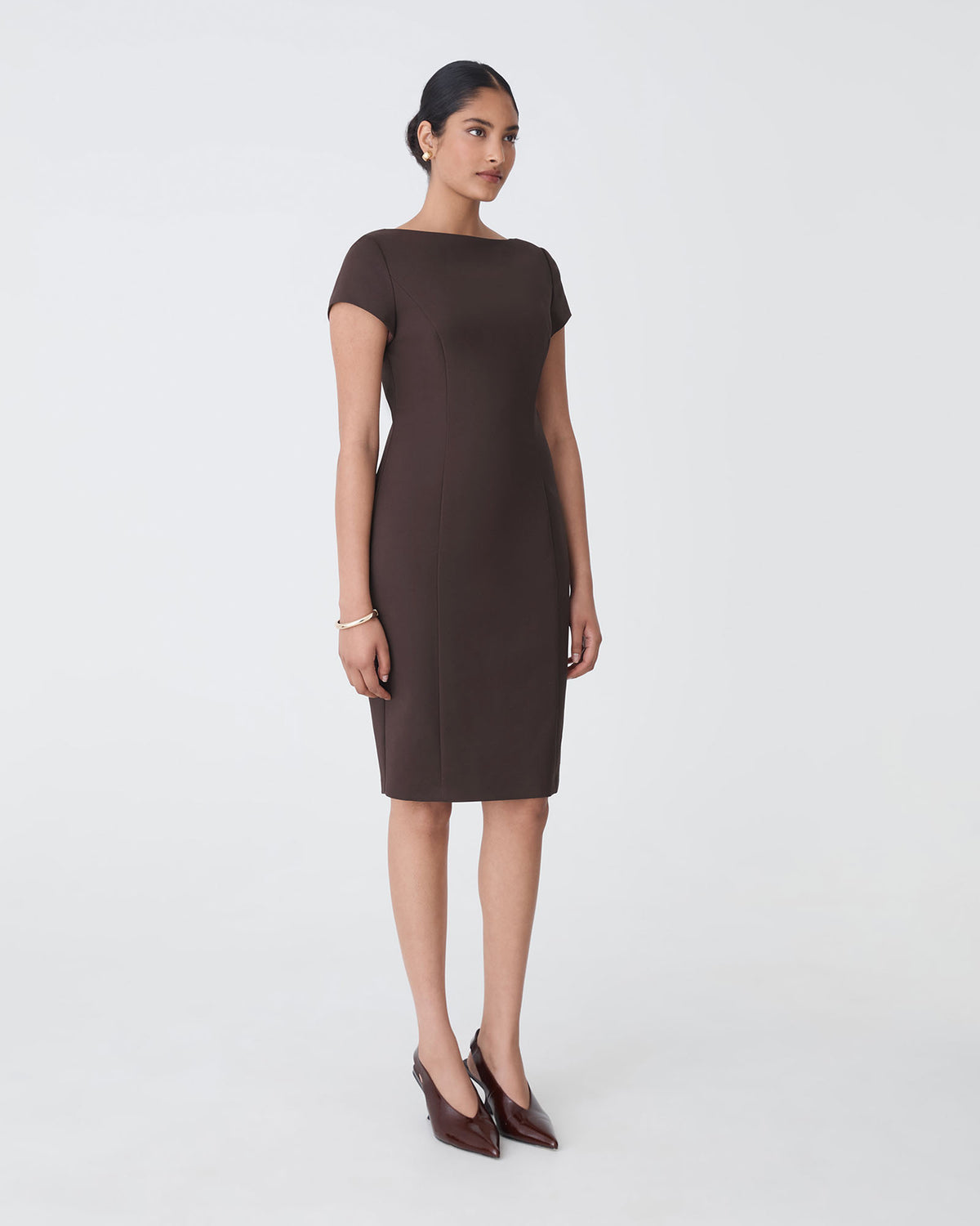 Safira Fitted Dress in chocolate — side view